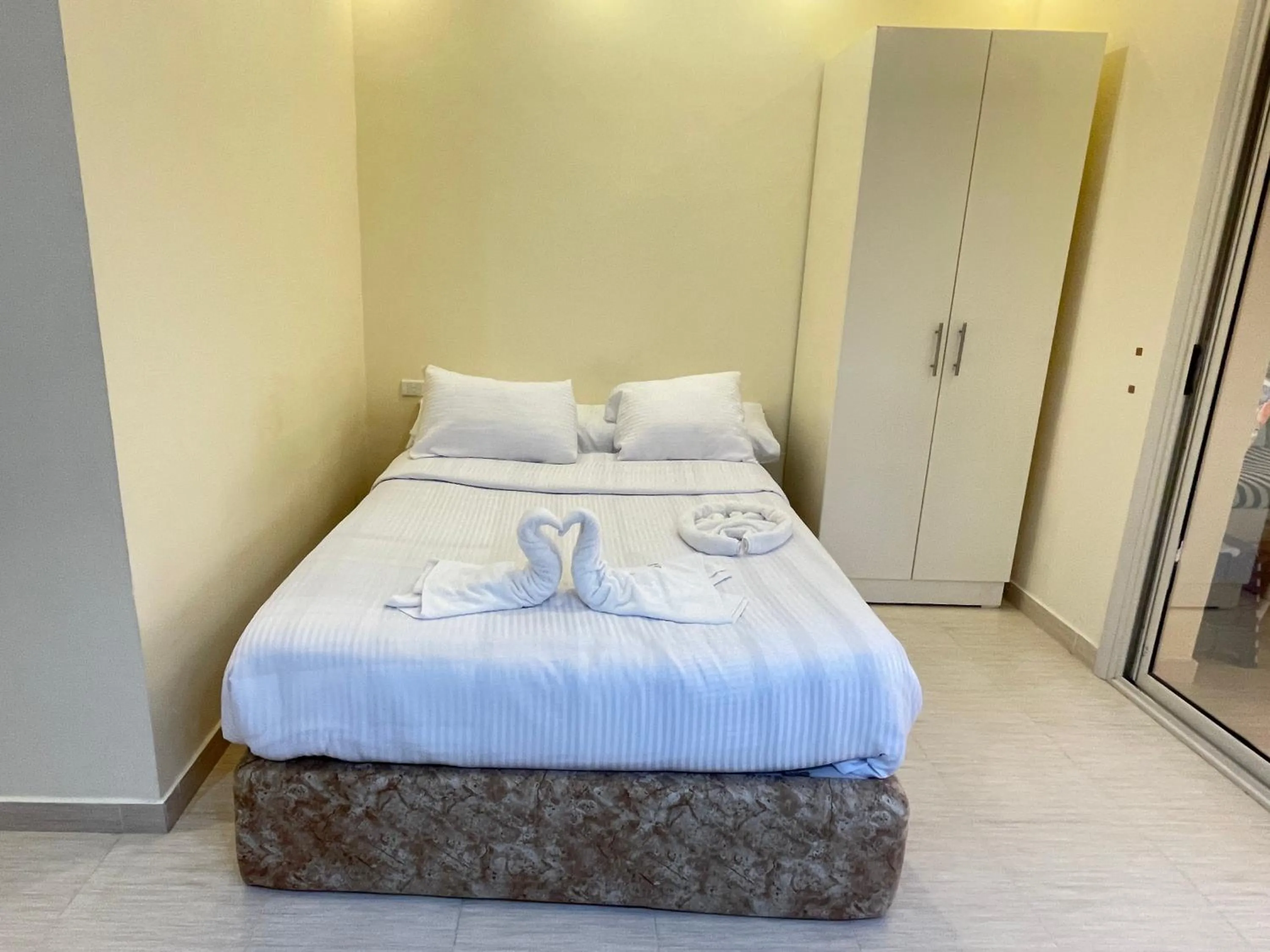 Bed in Florenza Khamsin Resort