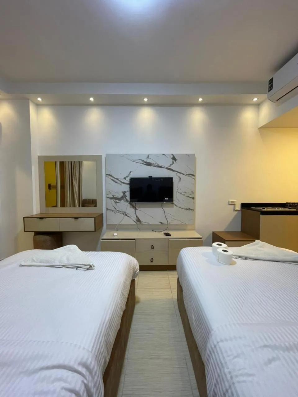 Bed in Florenza Khamsin Resort