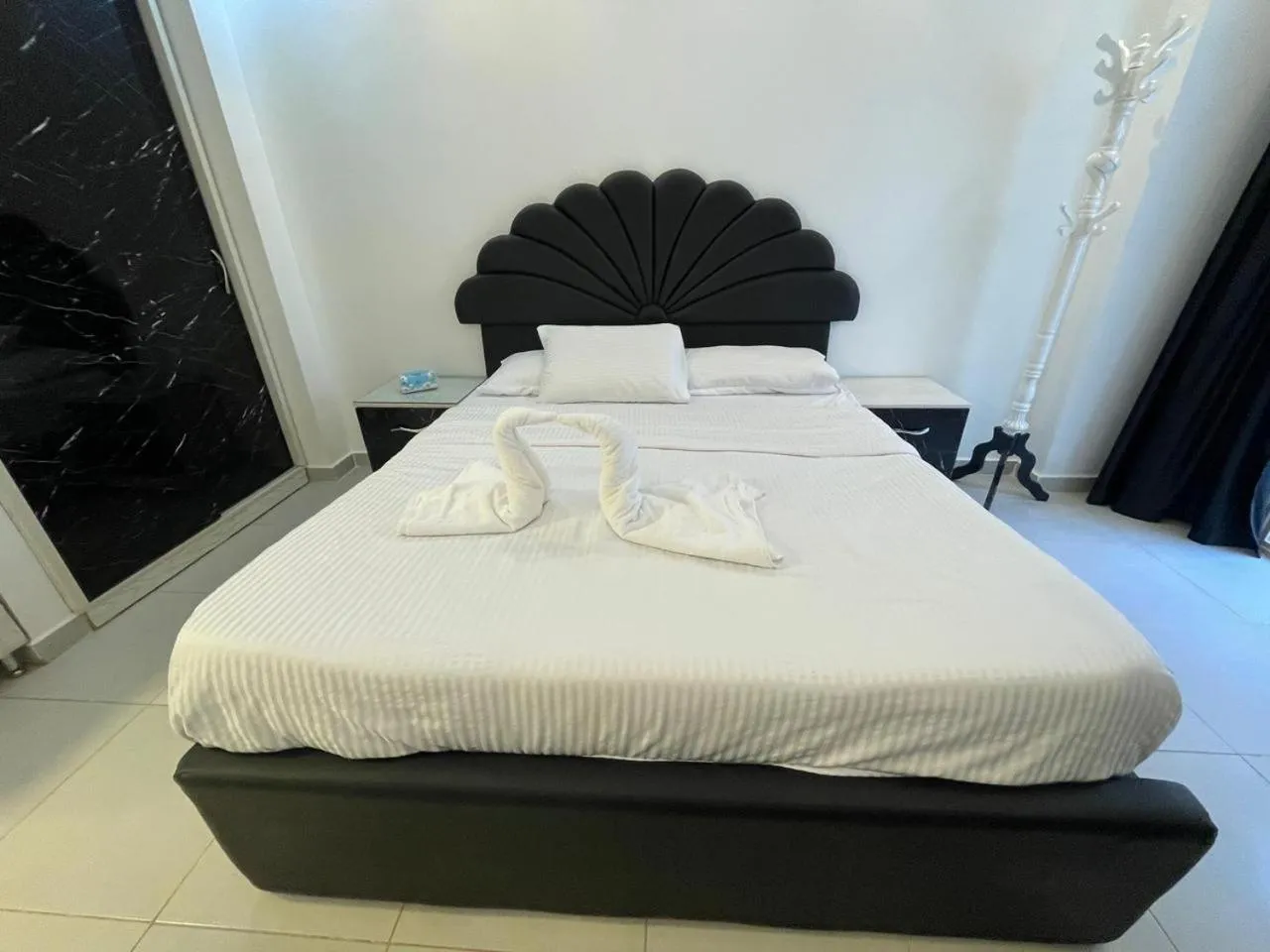 Bed in Florenza Khamsin Resort