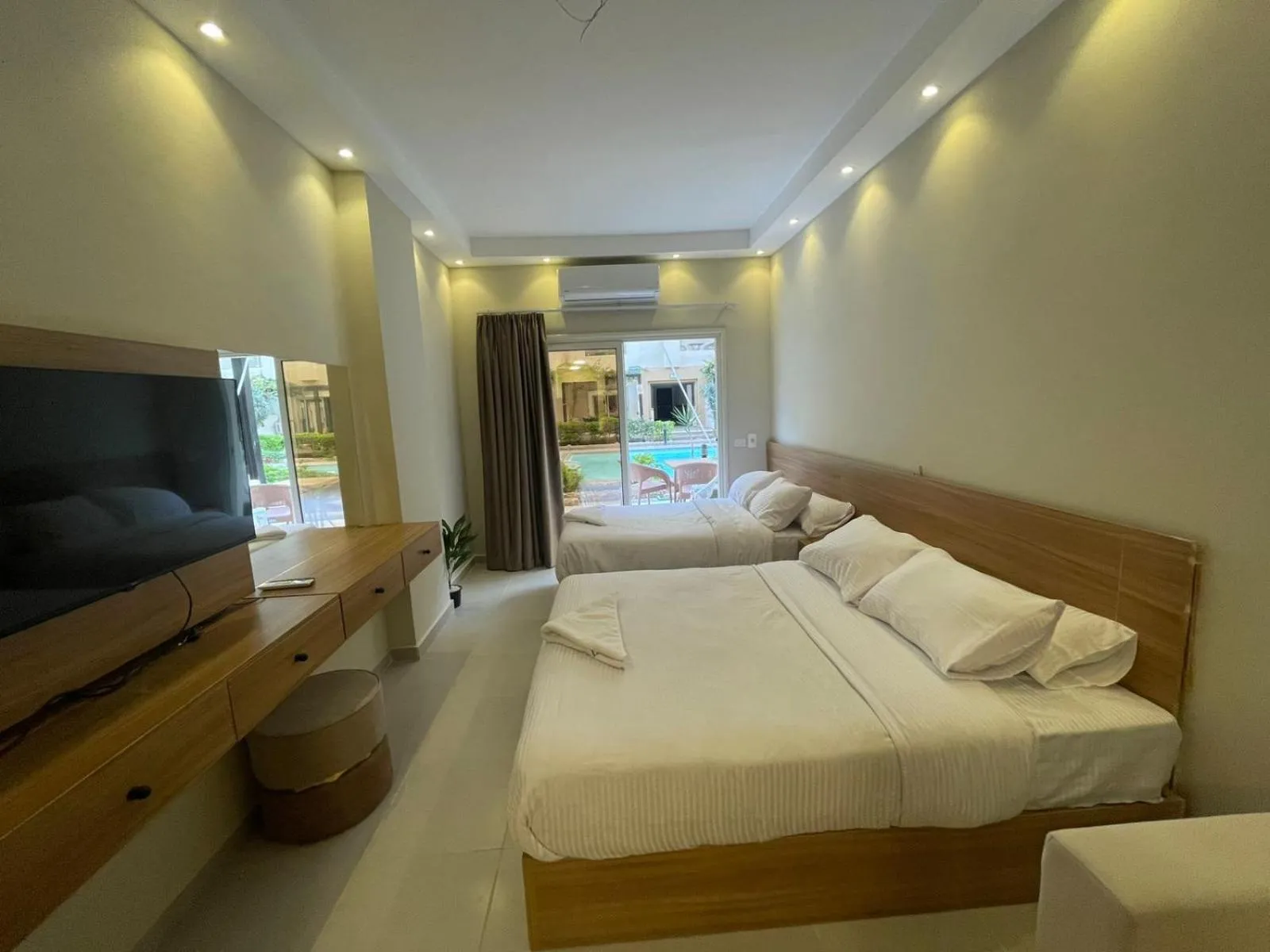 Bed in Florenza Khamsin Resort