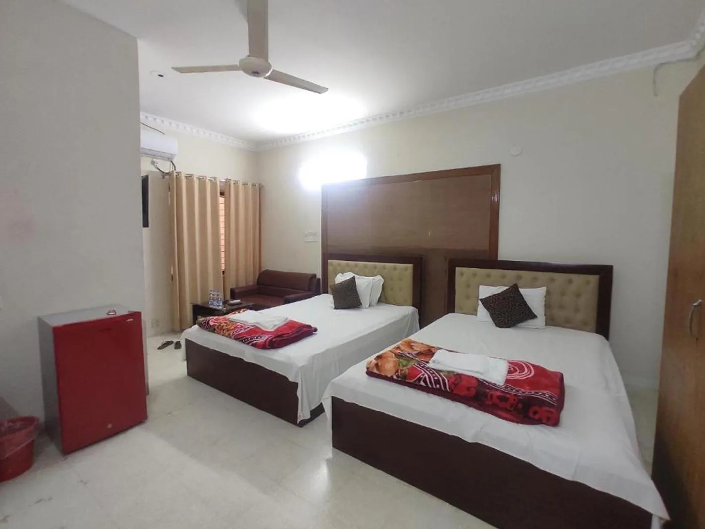 Photo of the whole room, Bed in Hotel Suite Palace Baridhara