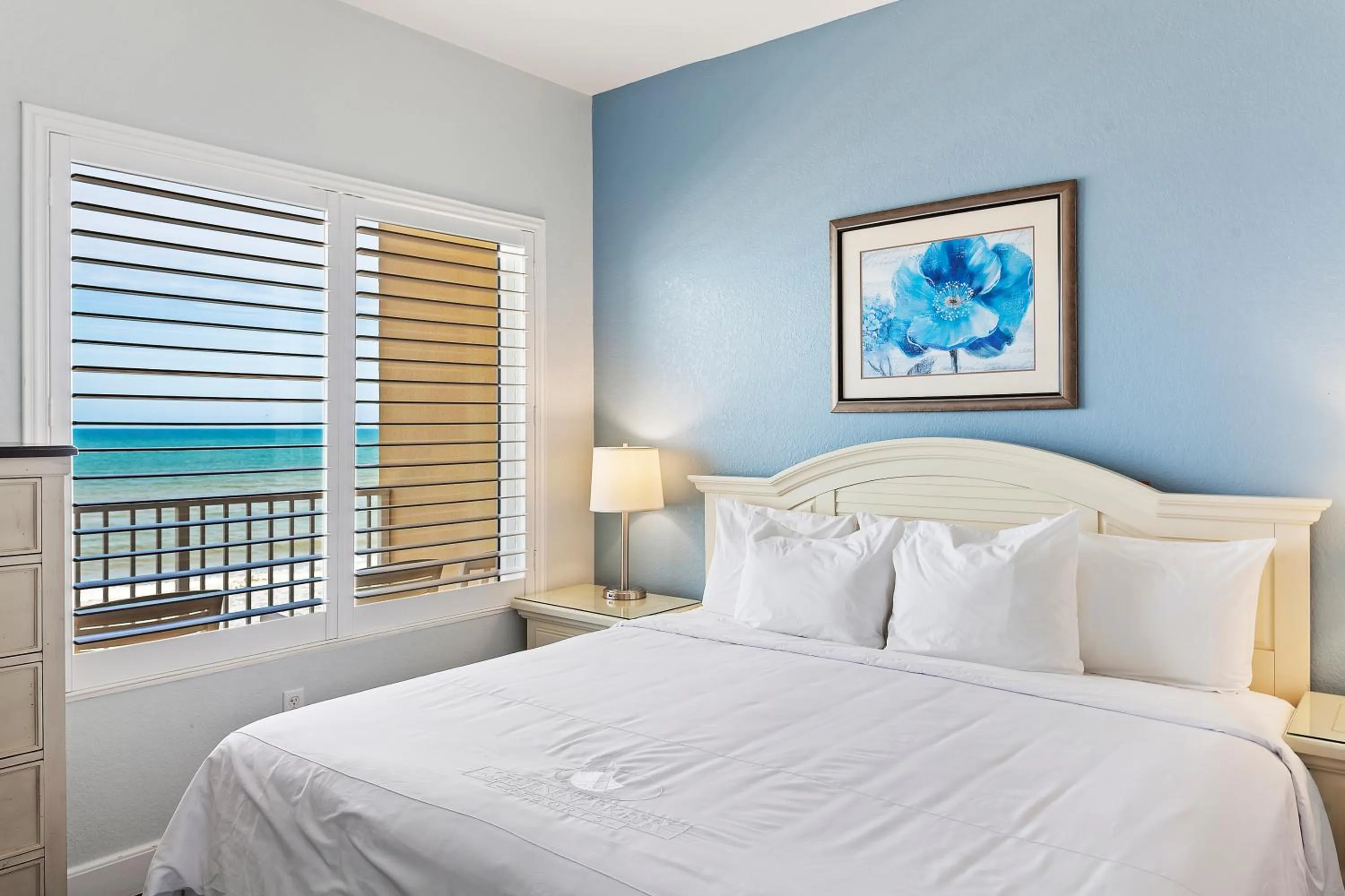 Bedroom, Bed in Royal Floridian Resort South by Spinnaker