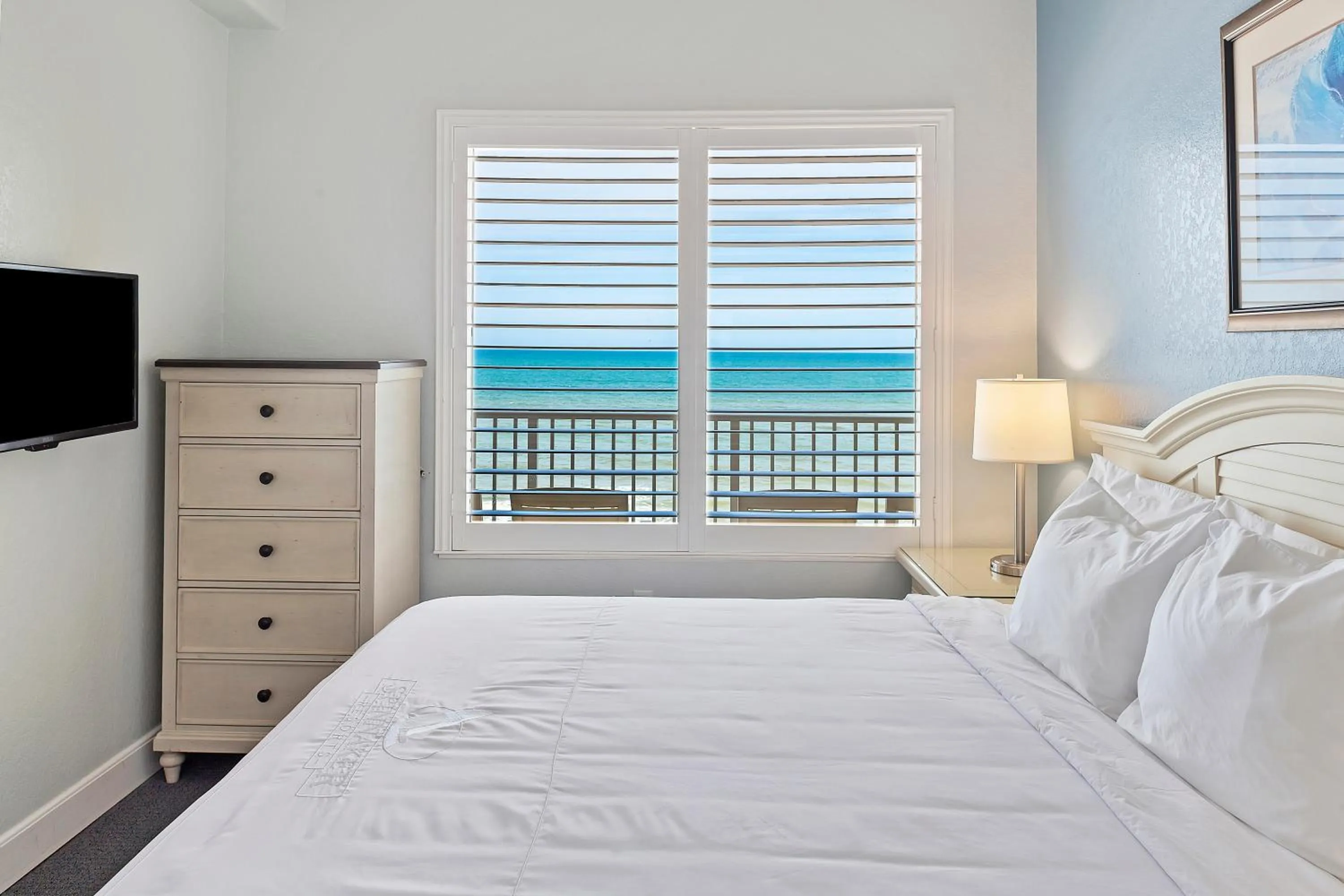 Bed in Royal Floridian Resort South by Spinnaker