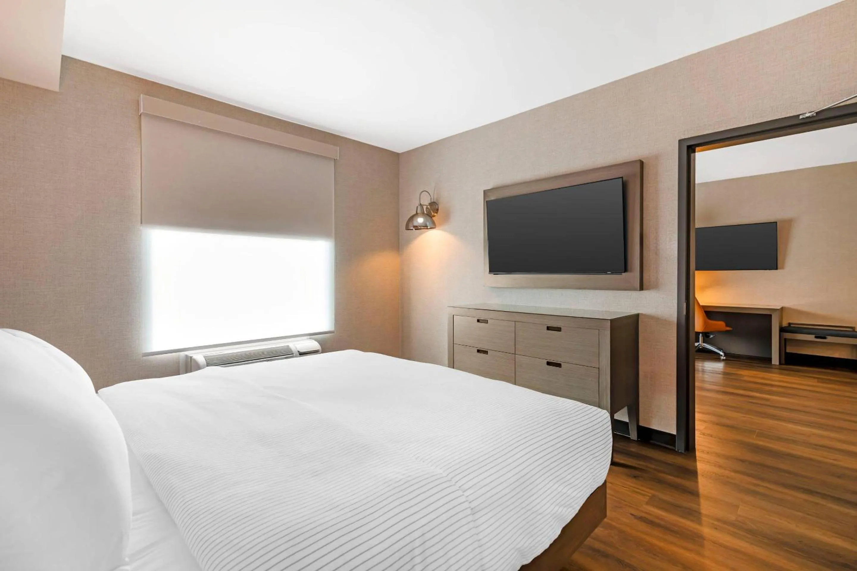 Bedroom, Bed in Cambria Hotel & Suites Plymouth