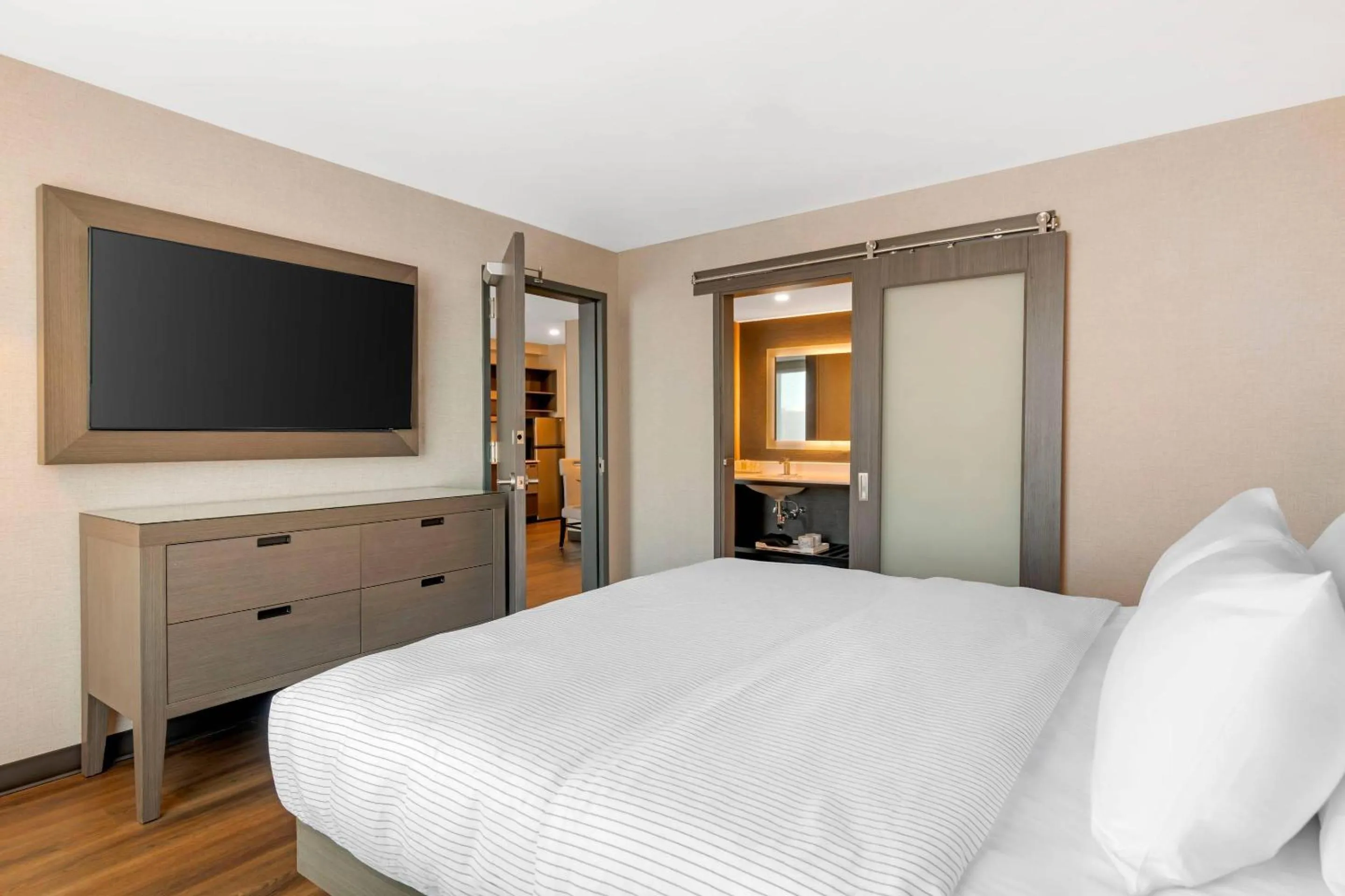 Bedroom, Bed in Cambria Hotel & Suites Plymouth