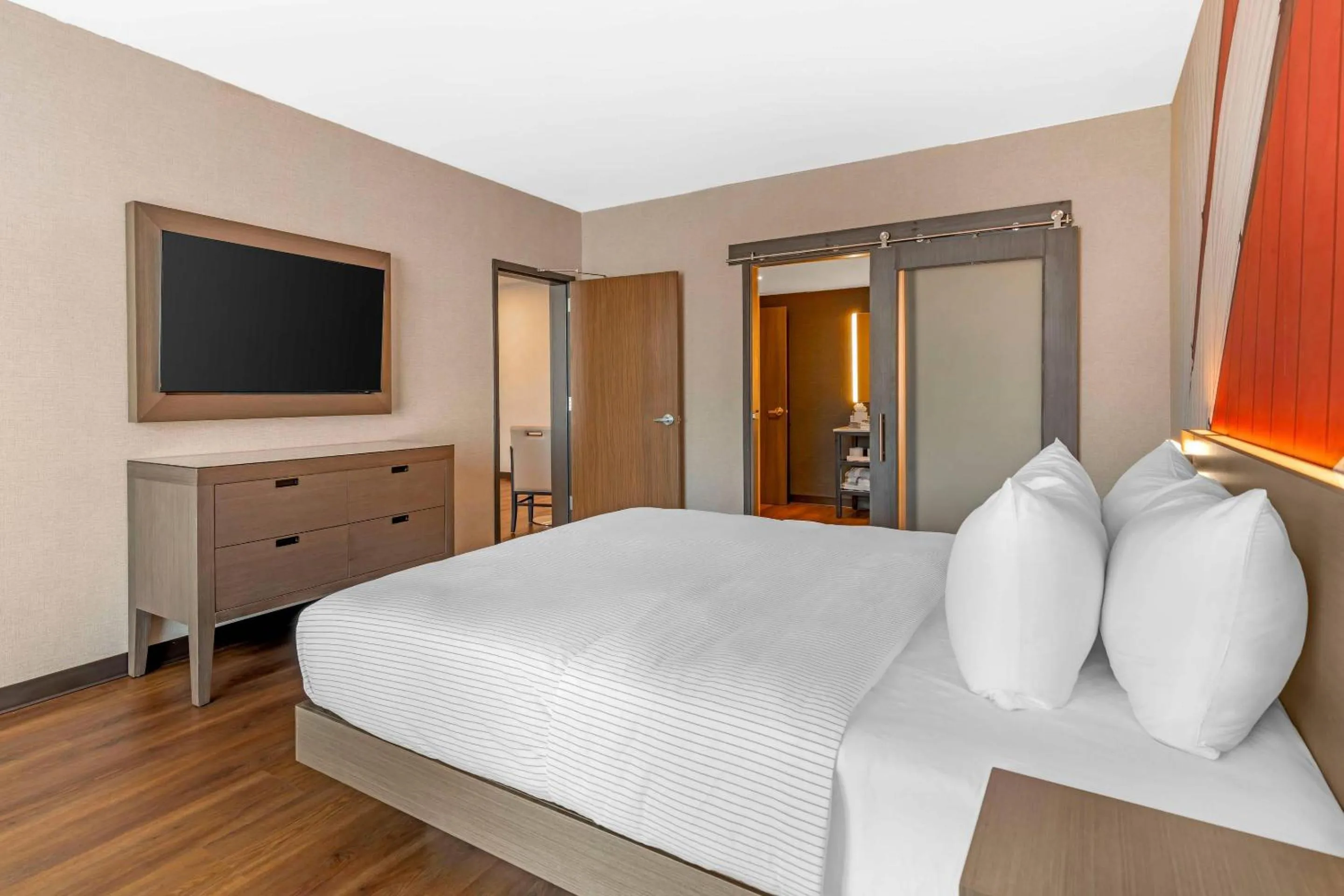 Bedroom, Bed in Cambria Hotel & Suites Plymouth