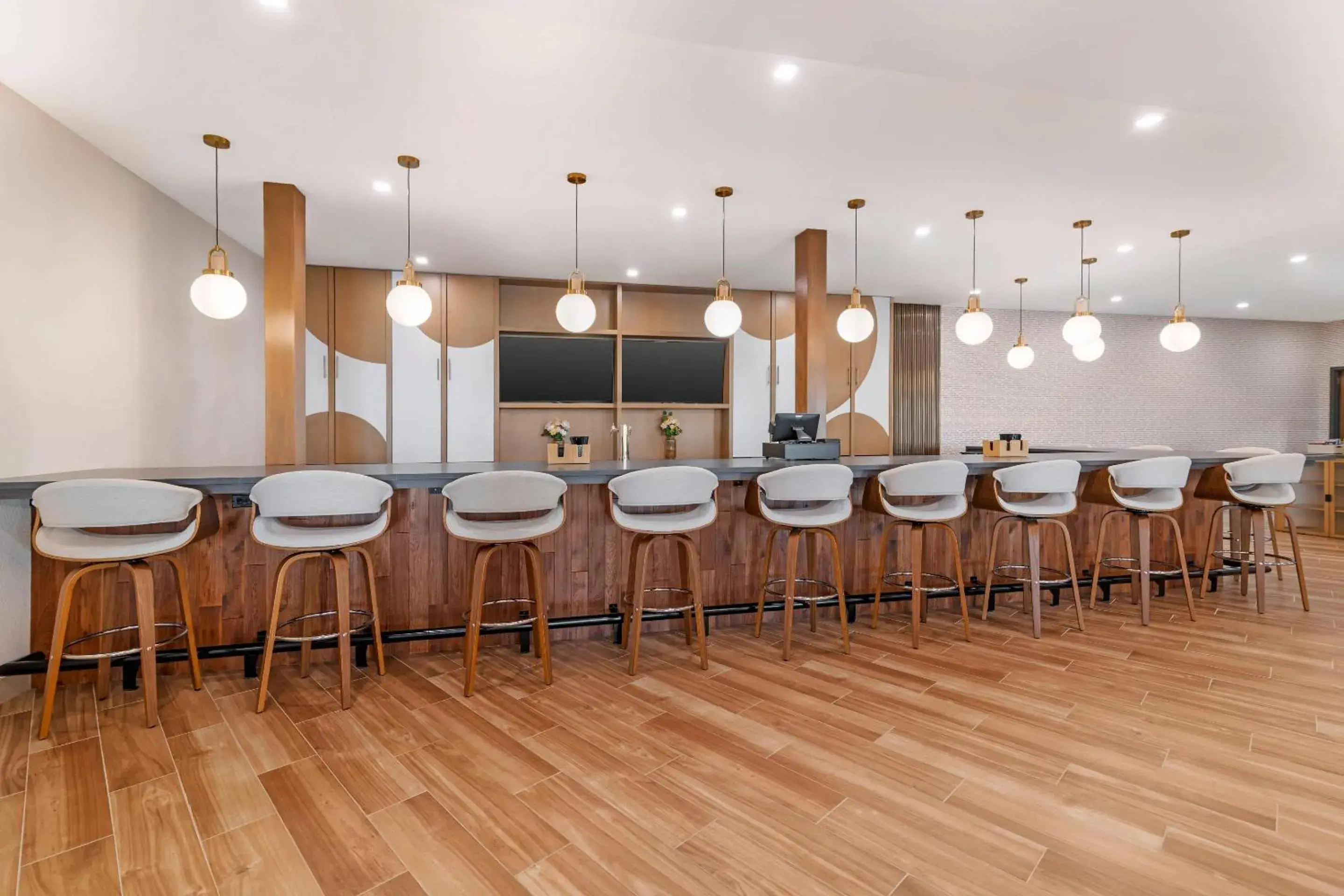 Lounge or bar in Cambria Hotel & Suites Plymouth Lounge or bar in Cambria Hotel & Suites Plymouth