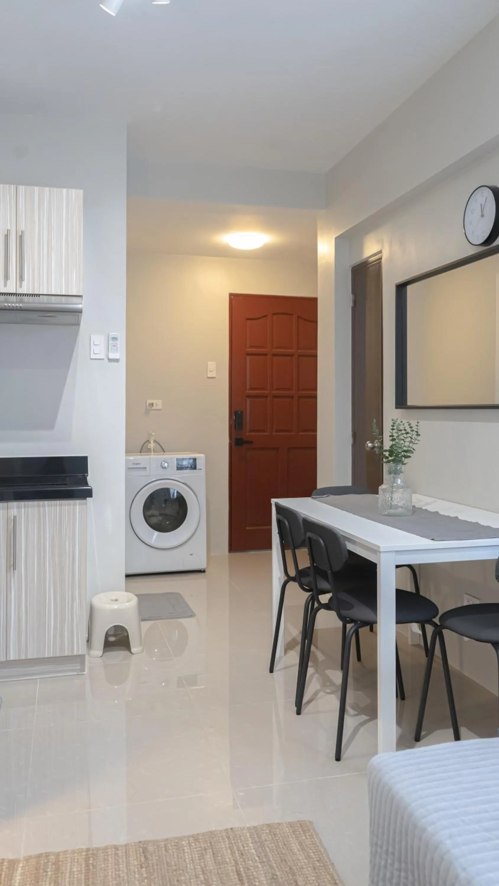 Dining area in Cozy 1-bed unit near SRP Talisay Cebu