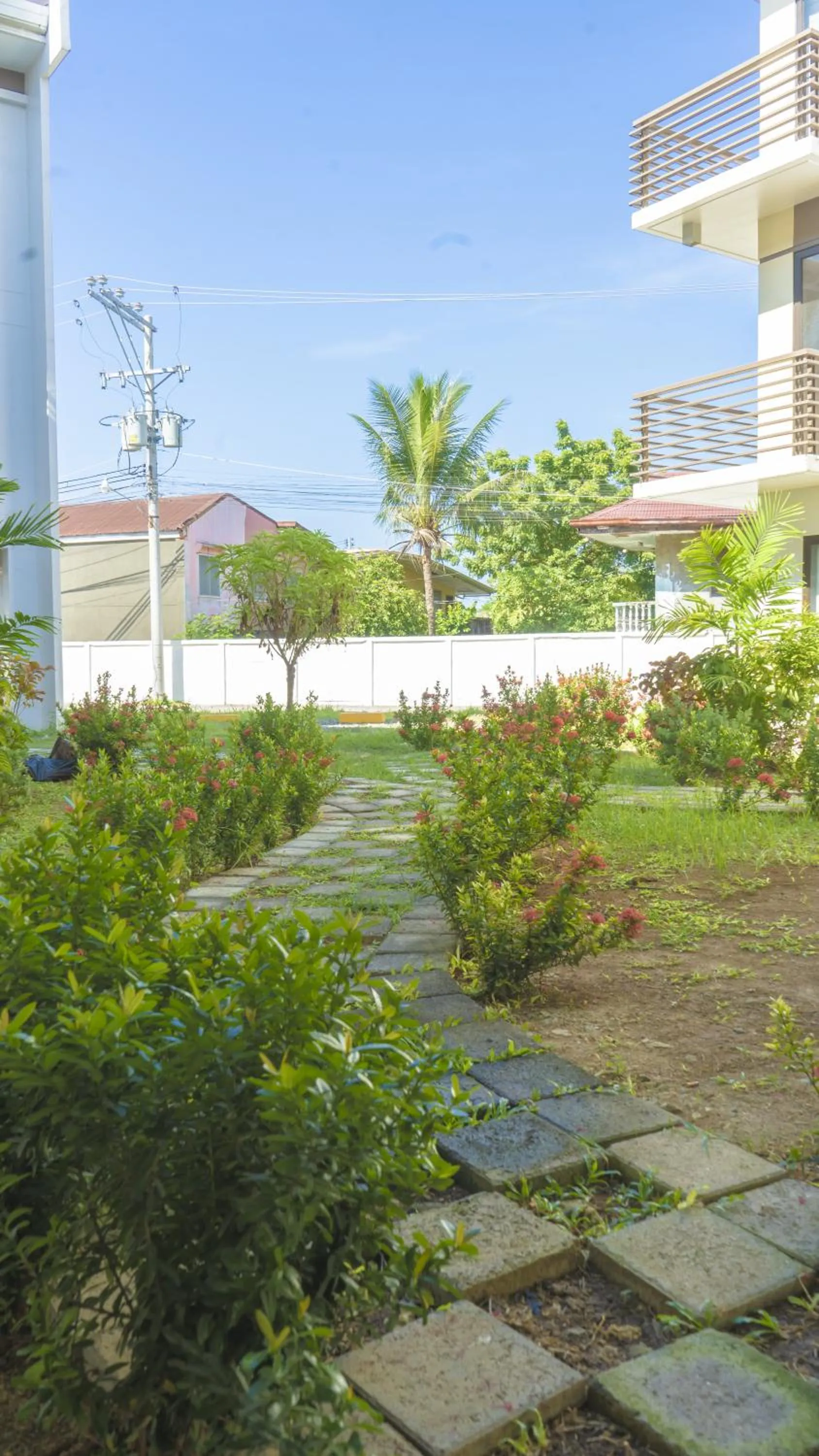 Garden in Cozy 1-bed unit near SRP Talisay Cebu