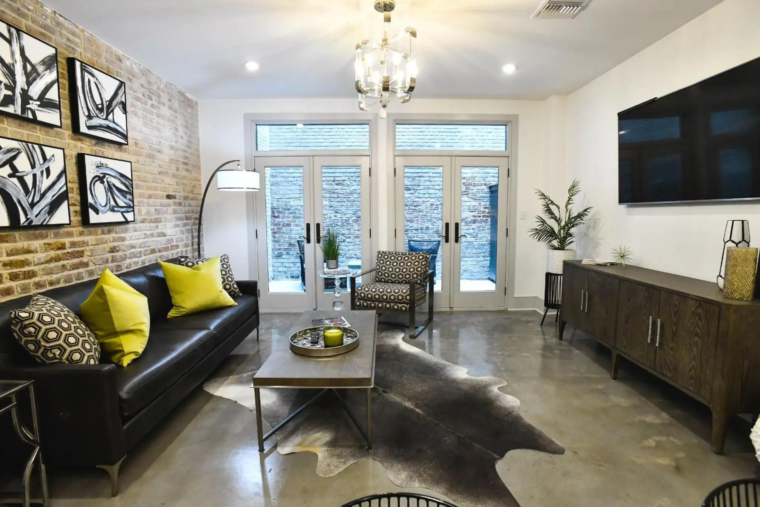 Two-Bedroom Apartment in Harcol House Two-Bedroom Apartment in Harcol House