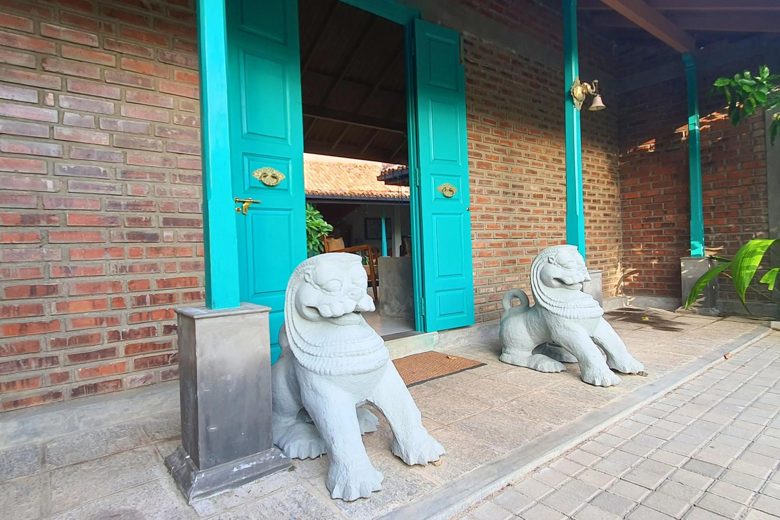 Facade/entrance in The Chariot Hikkduwa Resort