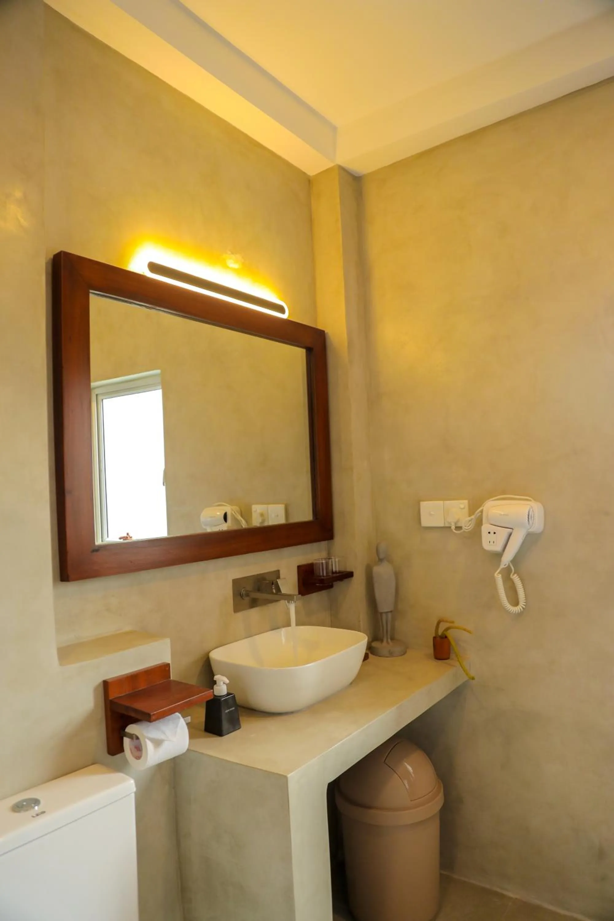 Bathroom in The Chariot Hikkduwa Resort