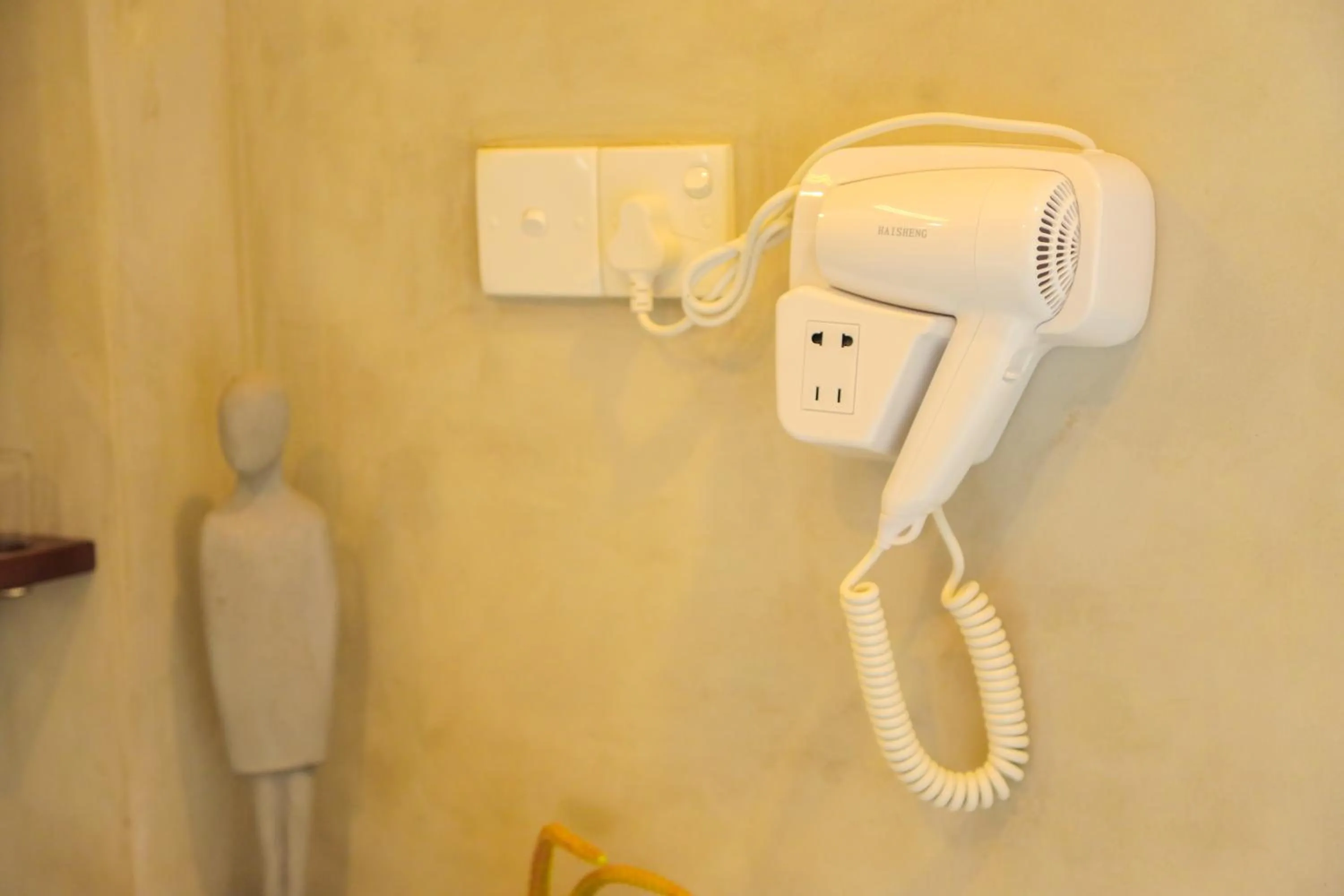 hair dryier in The Chariot Hikkduwa Resort