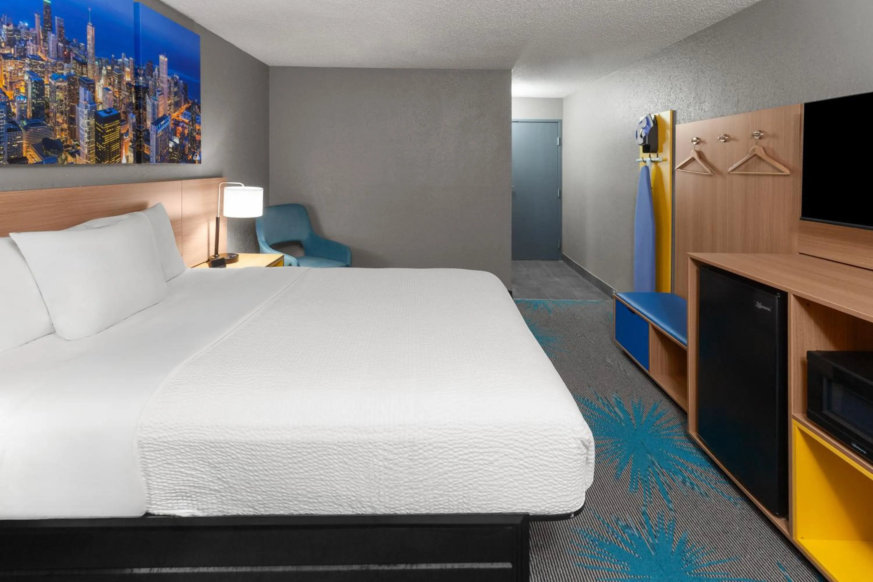 Bed in Days Inn by Wyndham Waukegan