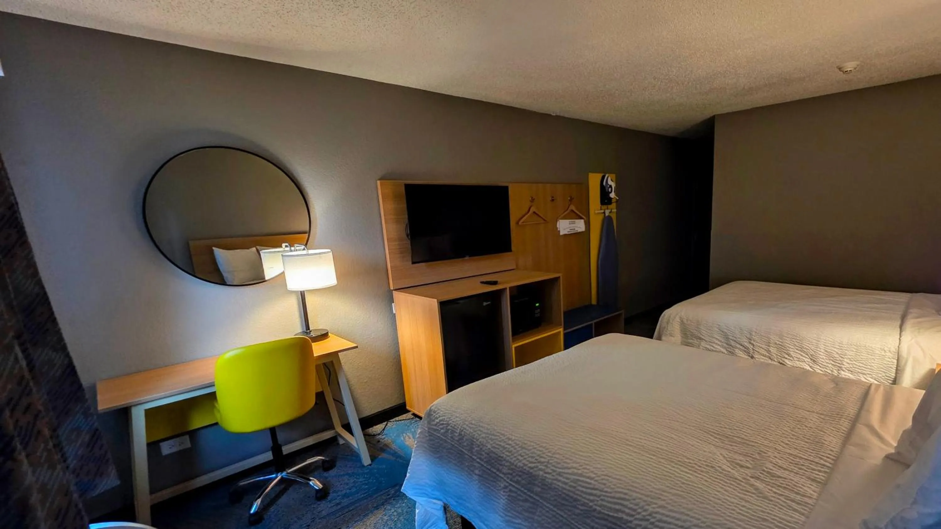 Bed in Days Inn by Wyndham Waukegan