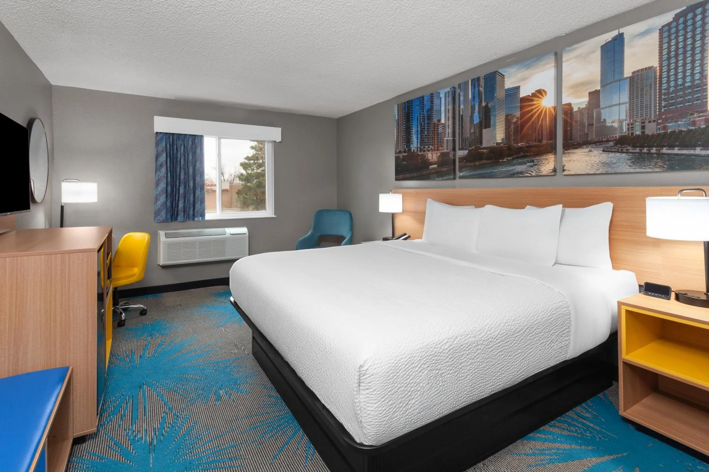 Bed in Days Inn by Wyndham Waukegan