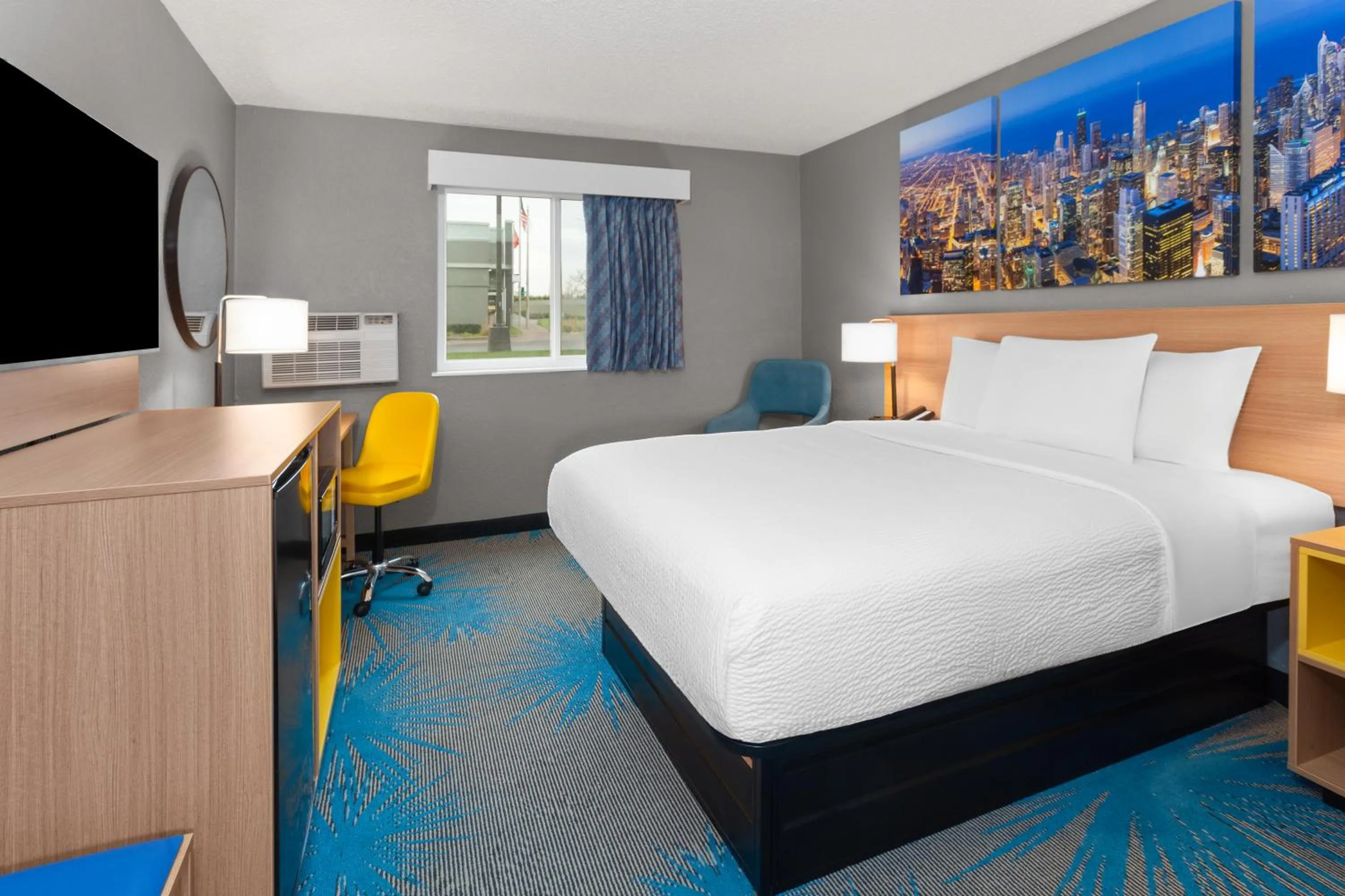 Bed in Days Inn by Wyndham Waukegan