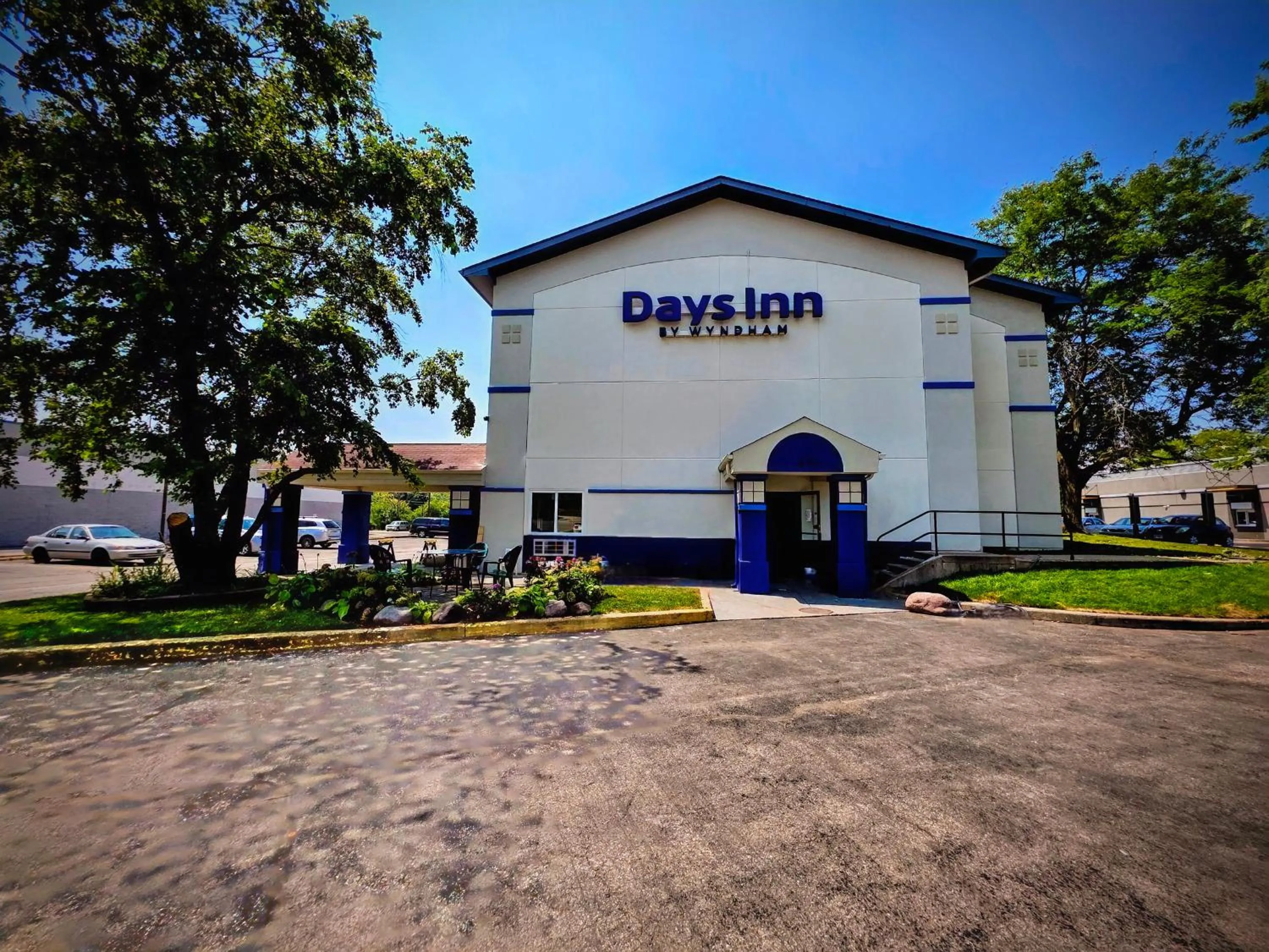 Days Inn by Wyndham Waukegan