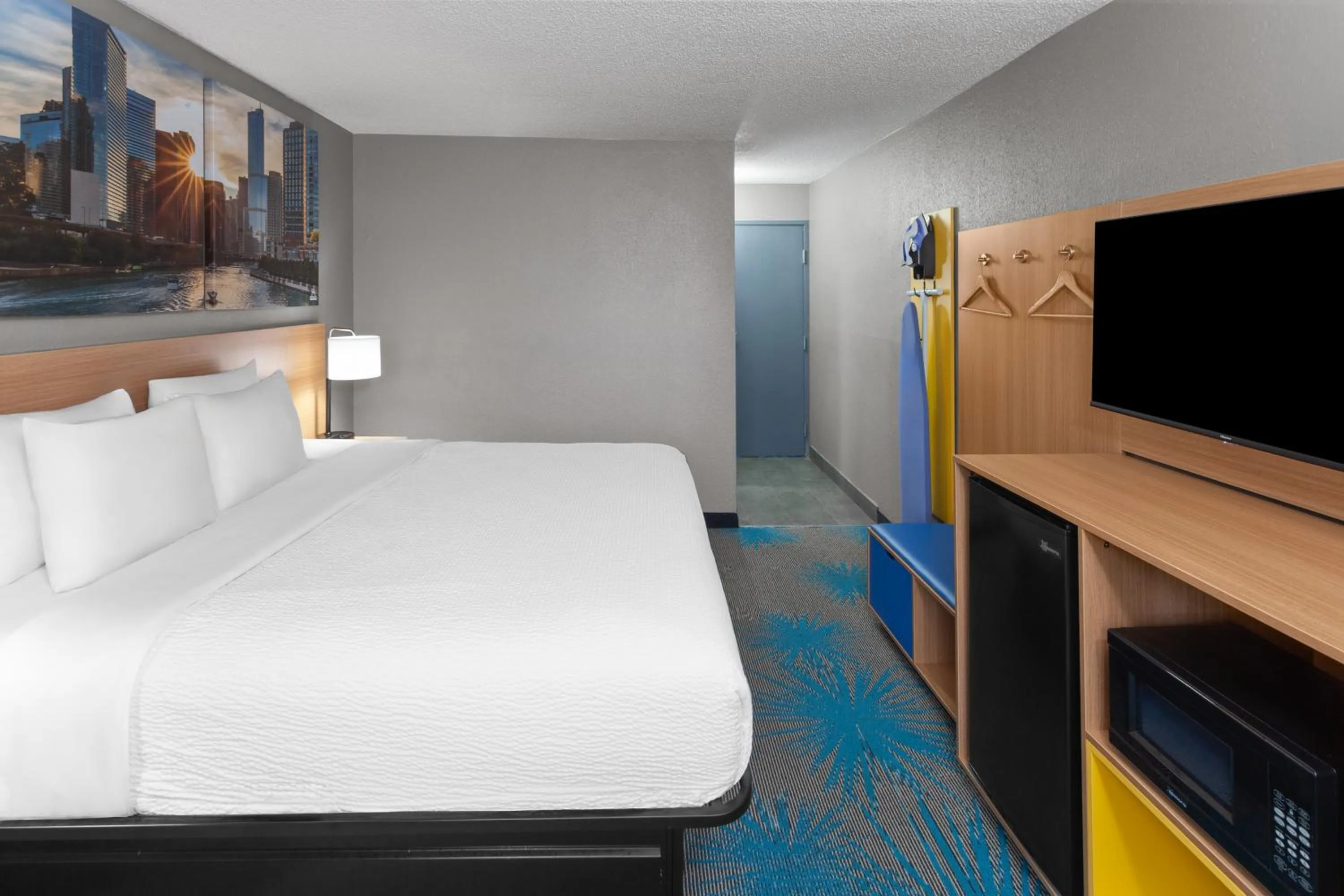 Bed in Days Inn by Wyndham Waukegan