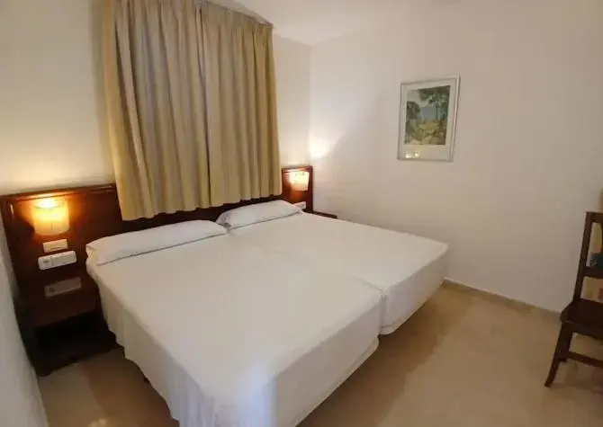 Bed in Lloyds Beach Club Bed in Lloyds Beach Club