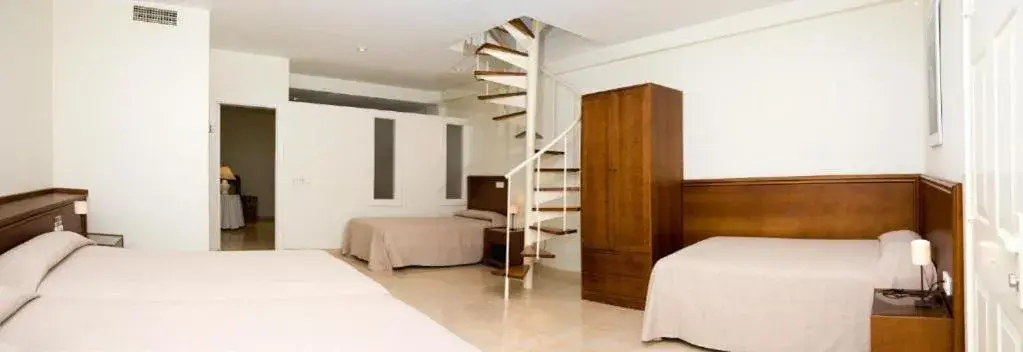 Bed in Lloyds Beach Club Bed in Lloyds Beach Club