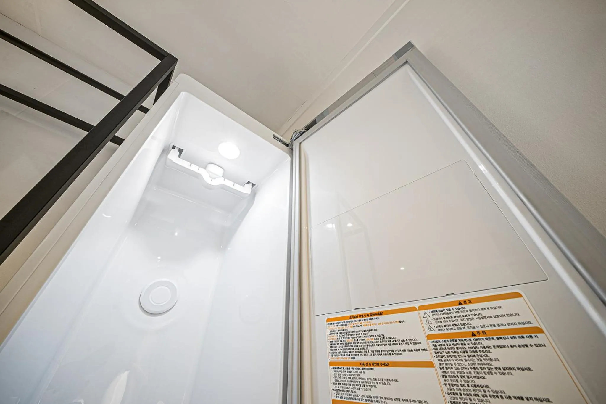 Photo of the whole room in Hound Hotel Gumi indong