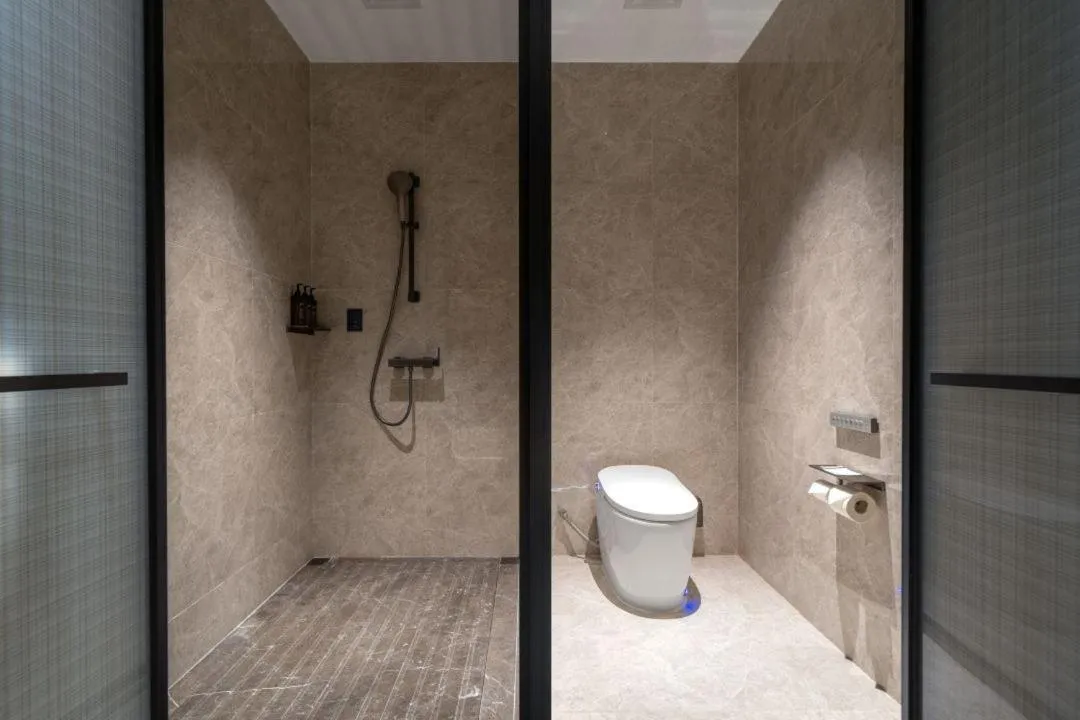 Shower in UrCove by HYATT Guangzhou Canton Tower Exhibition CenterFree shuttle buses for the Canton Fair and the certificate - handling points for Phase 1