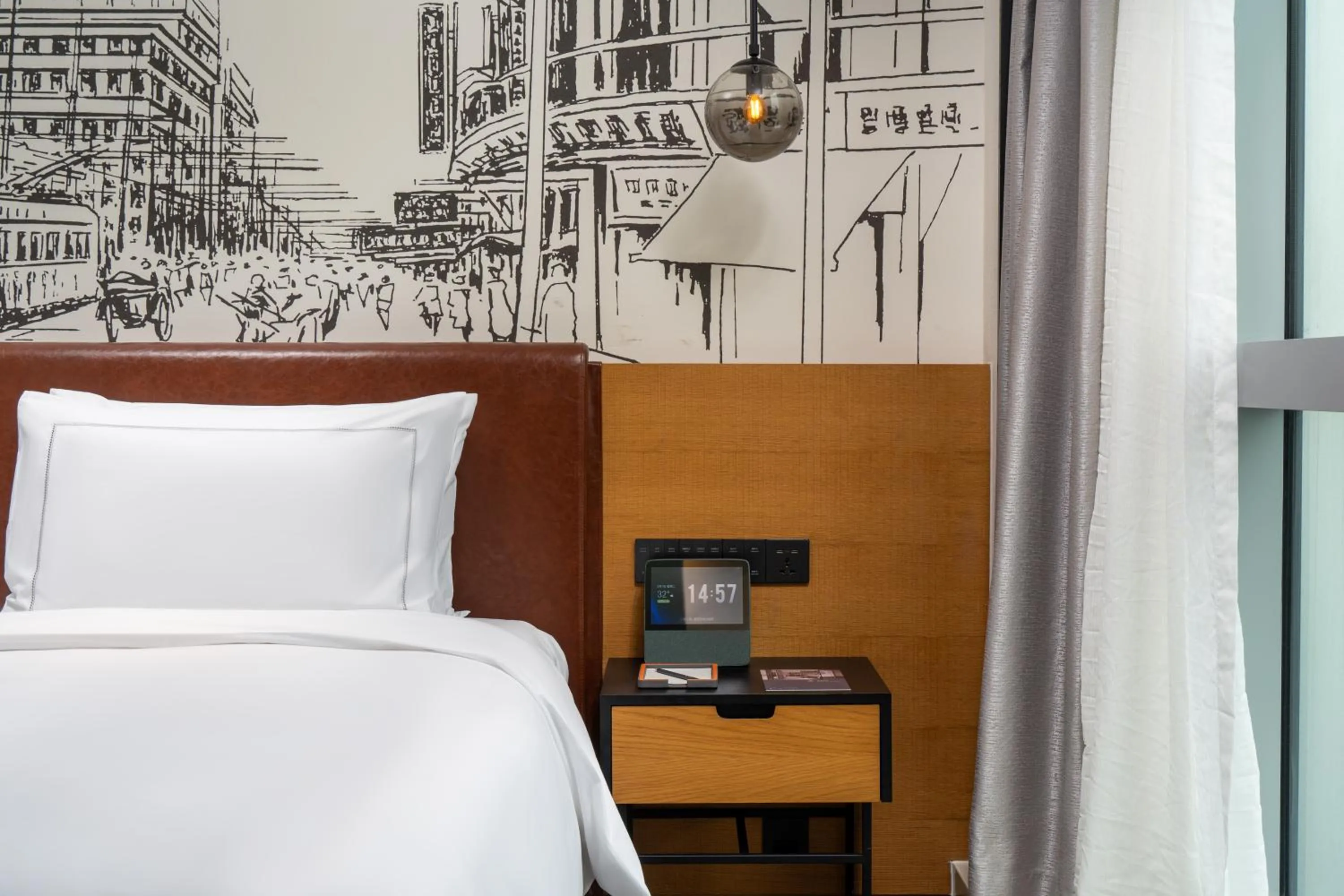 Bed in UrCove by HYATT Guangzhou Canton Tower Exhibition CenterFree shuttle buses for the Canton Fair and the certificate - handling points for Phase 1