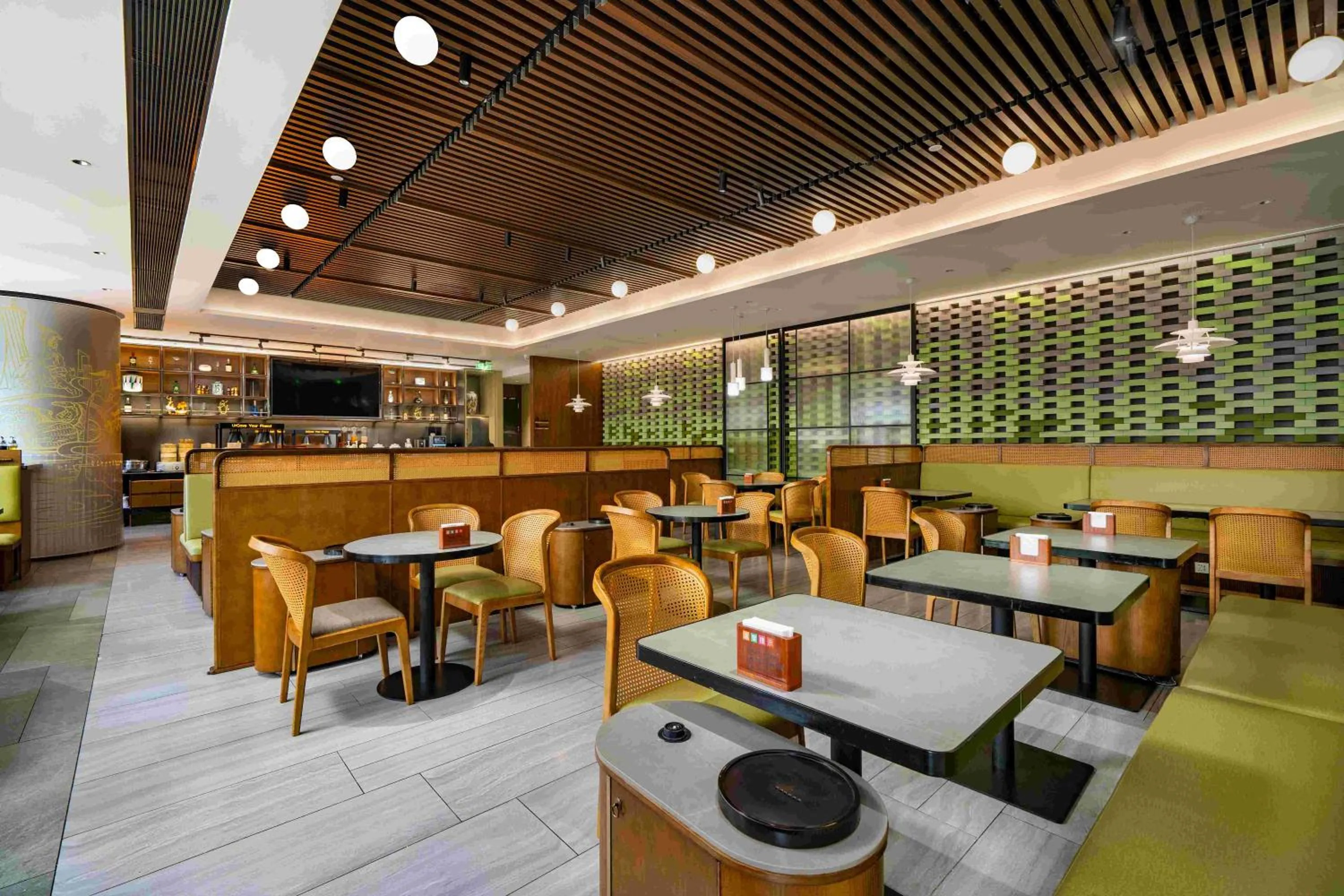 Restaurant/places to eat in UrCove by HYATT Guangzhou Canton Tower Exhibition CenterFree shuttle buses for the Canton Fair and the certificate - handling points for Phase 1