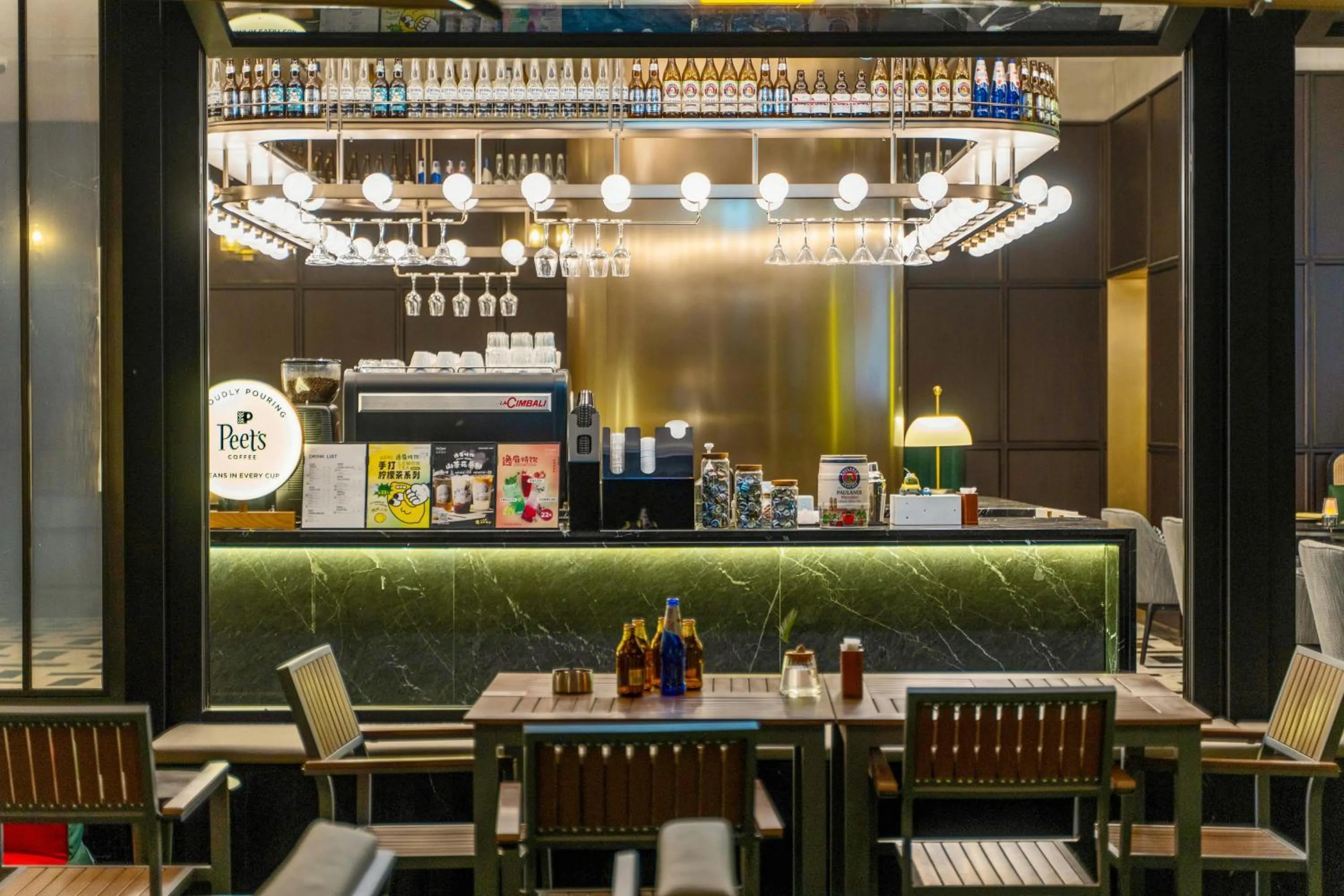 Coffee/tea facilities in UrCove by HYATT Guangzhou Canton Tower Exhibition CenterFree shuttle buses for the Canton Fair and the certificate - handling points for Phase 1