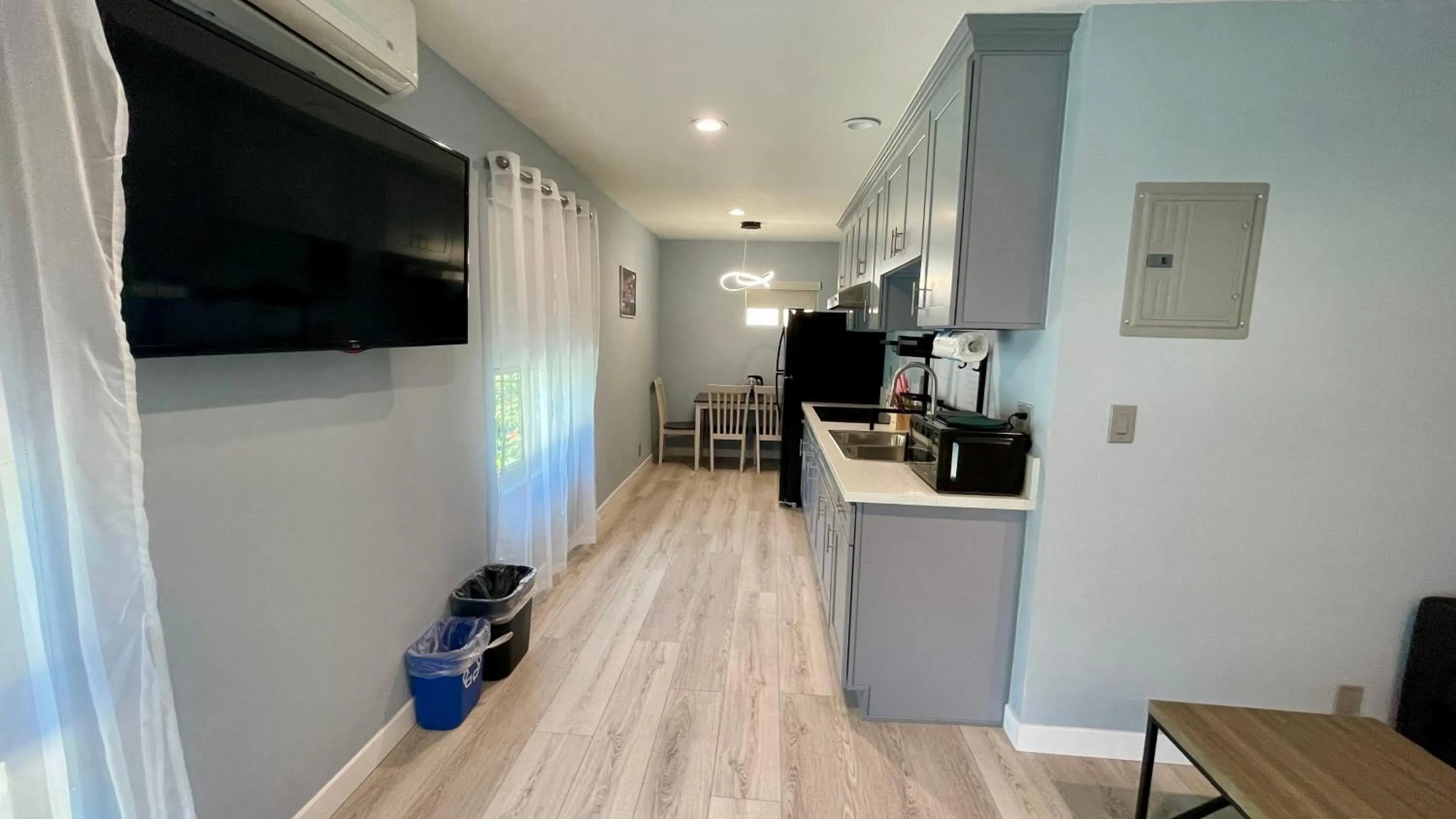 Kitchen or kitchenette in Quintessence ApartHotel