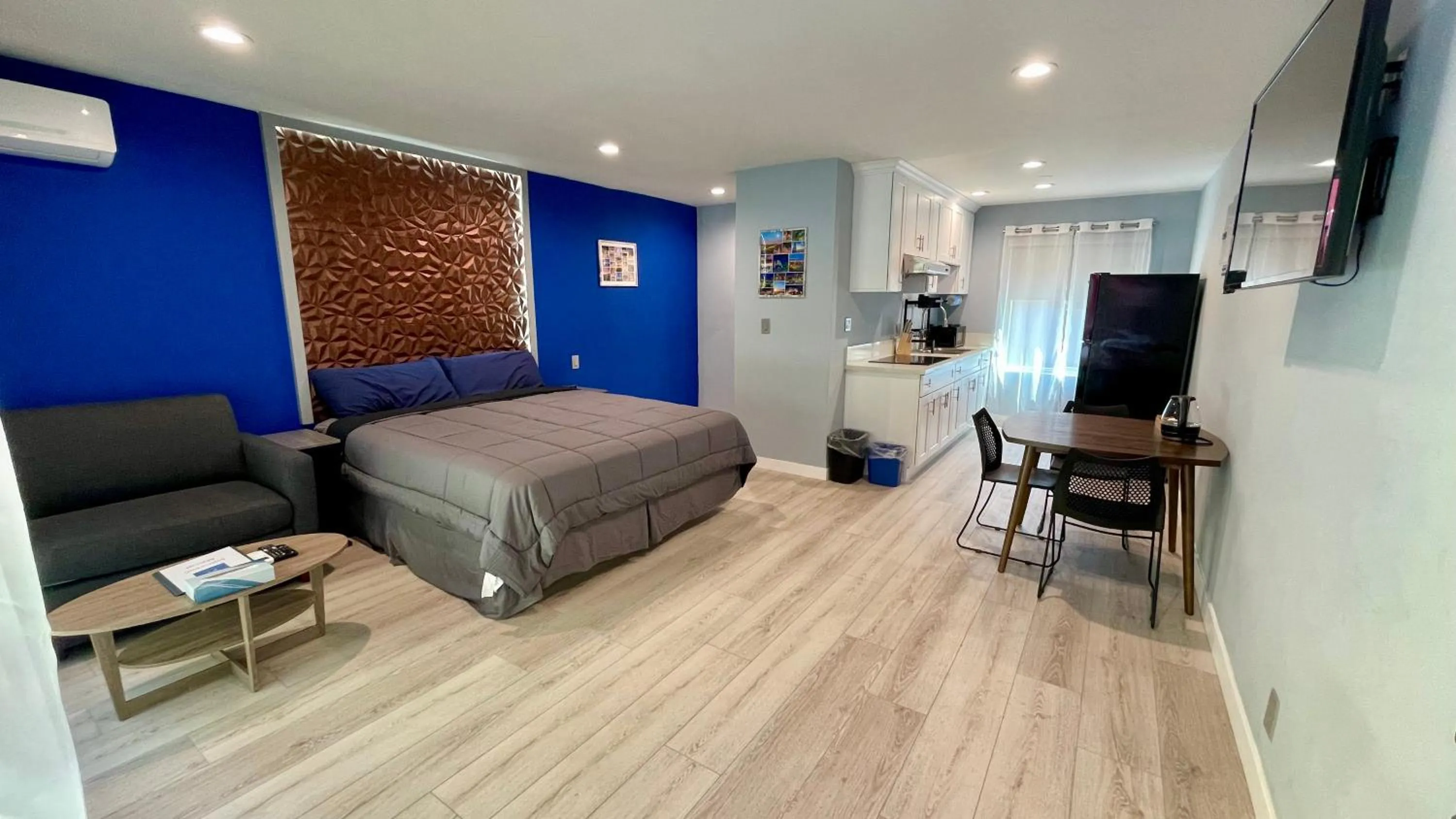 Bed in Quintessence ApartHotel