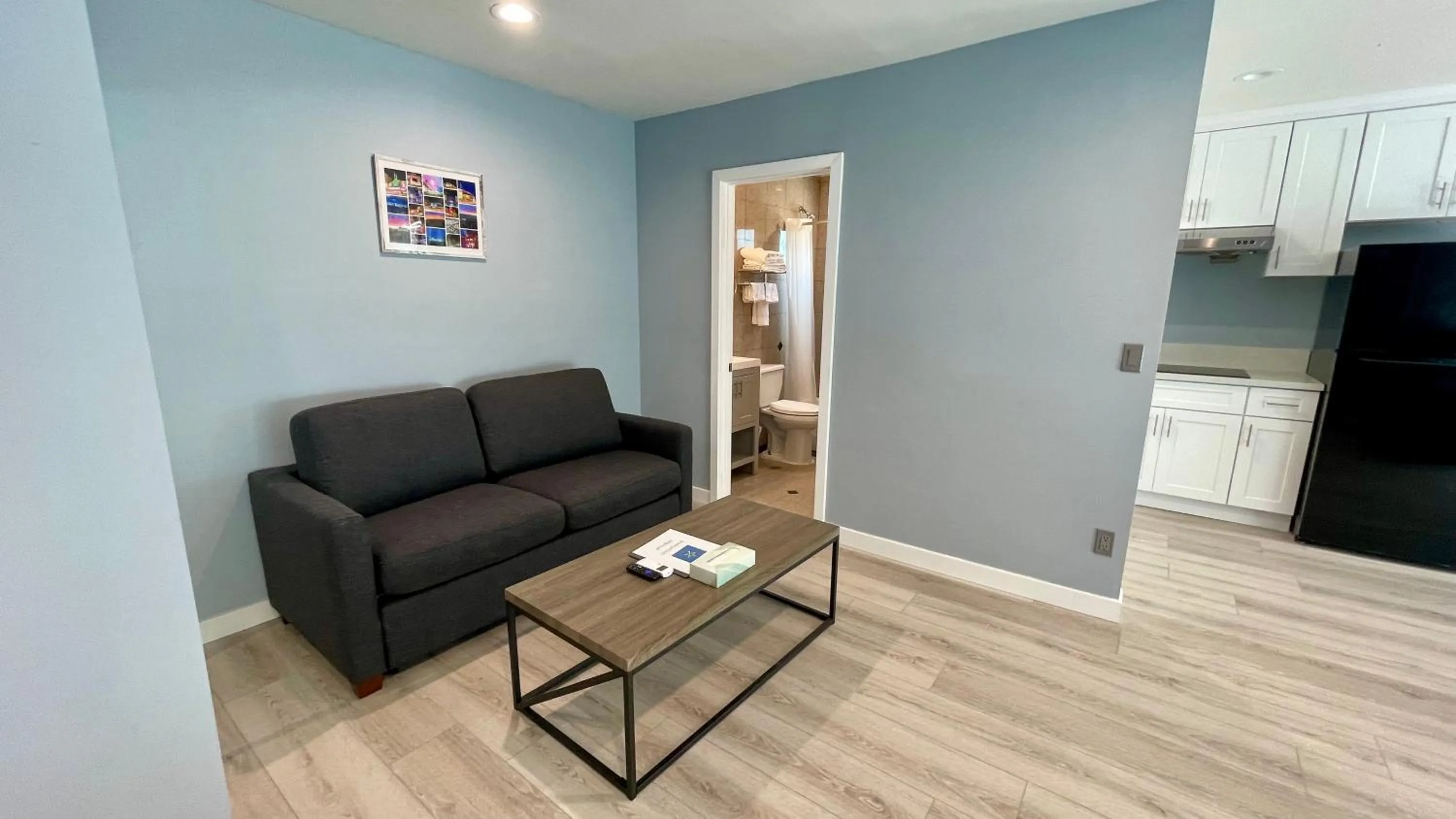 Seating area in Quintessence ApartHotel