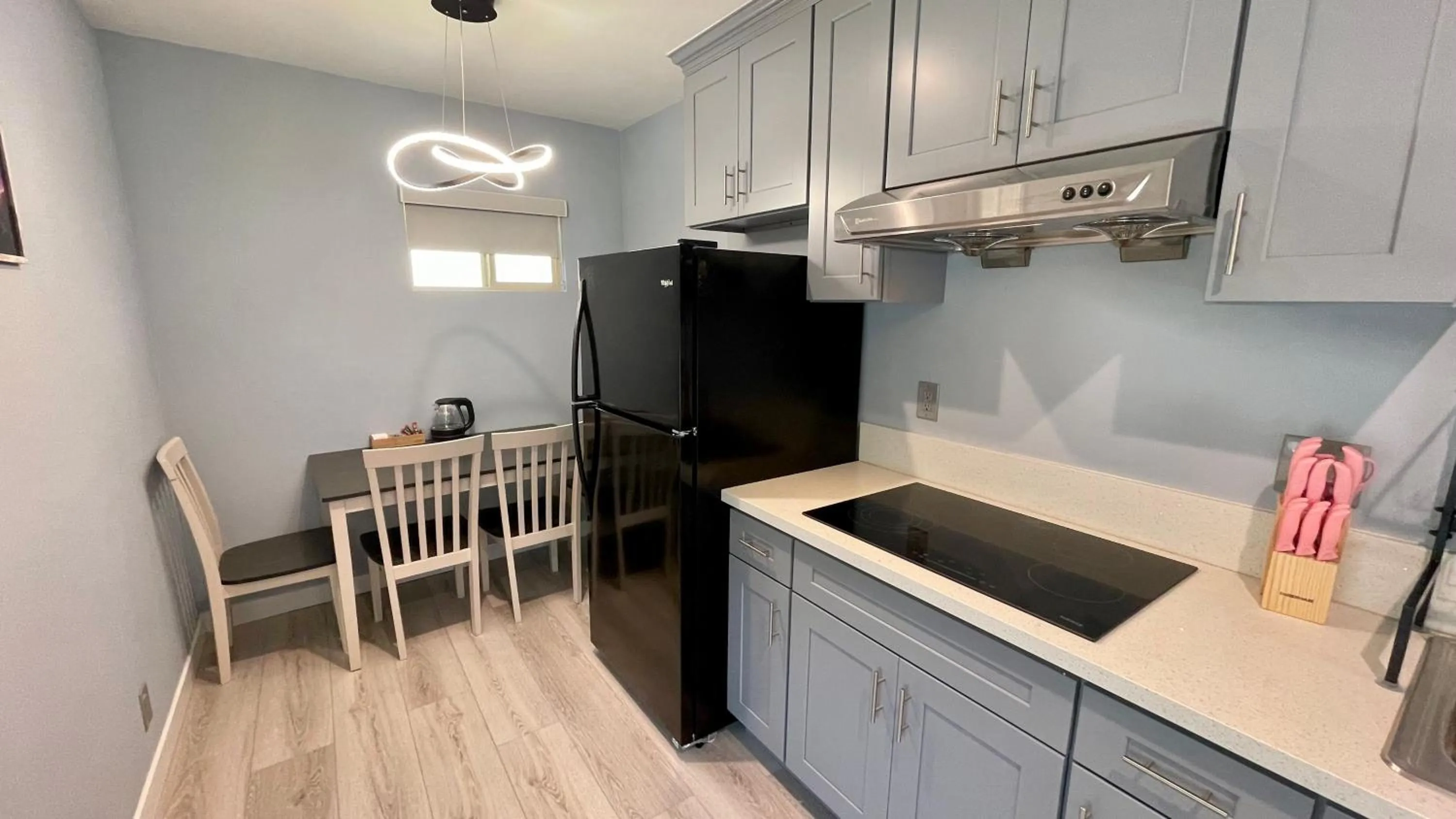 Kitchen or kitchenette in Quintessence ApartHotel