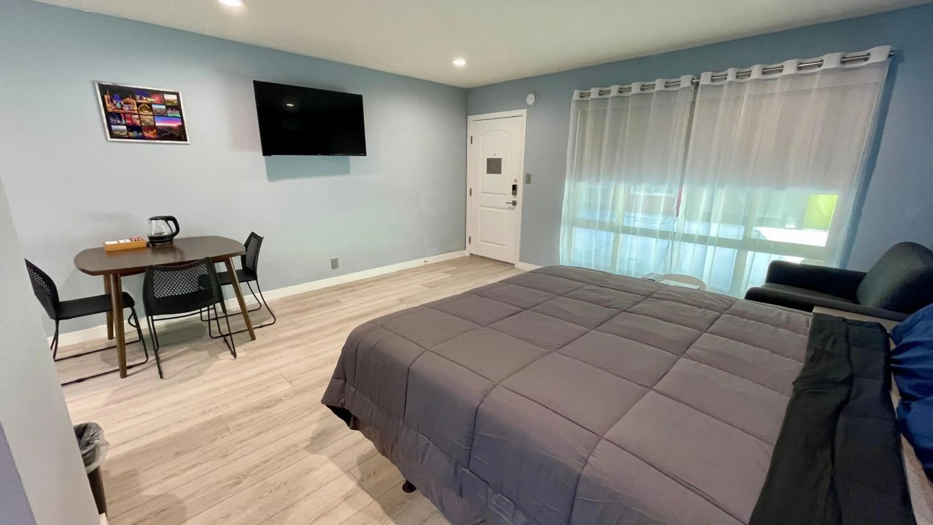 Bed in Quintessence ApartHotel