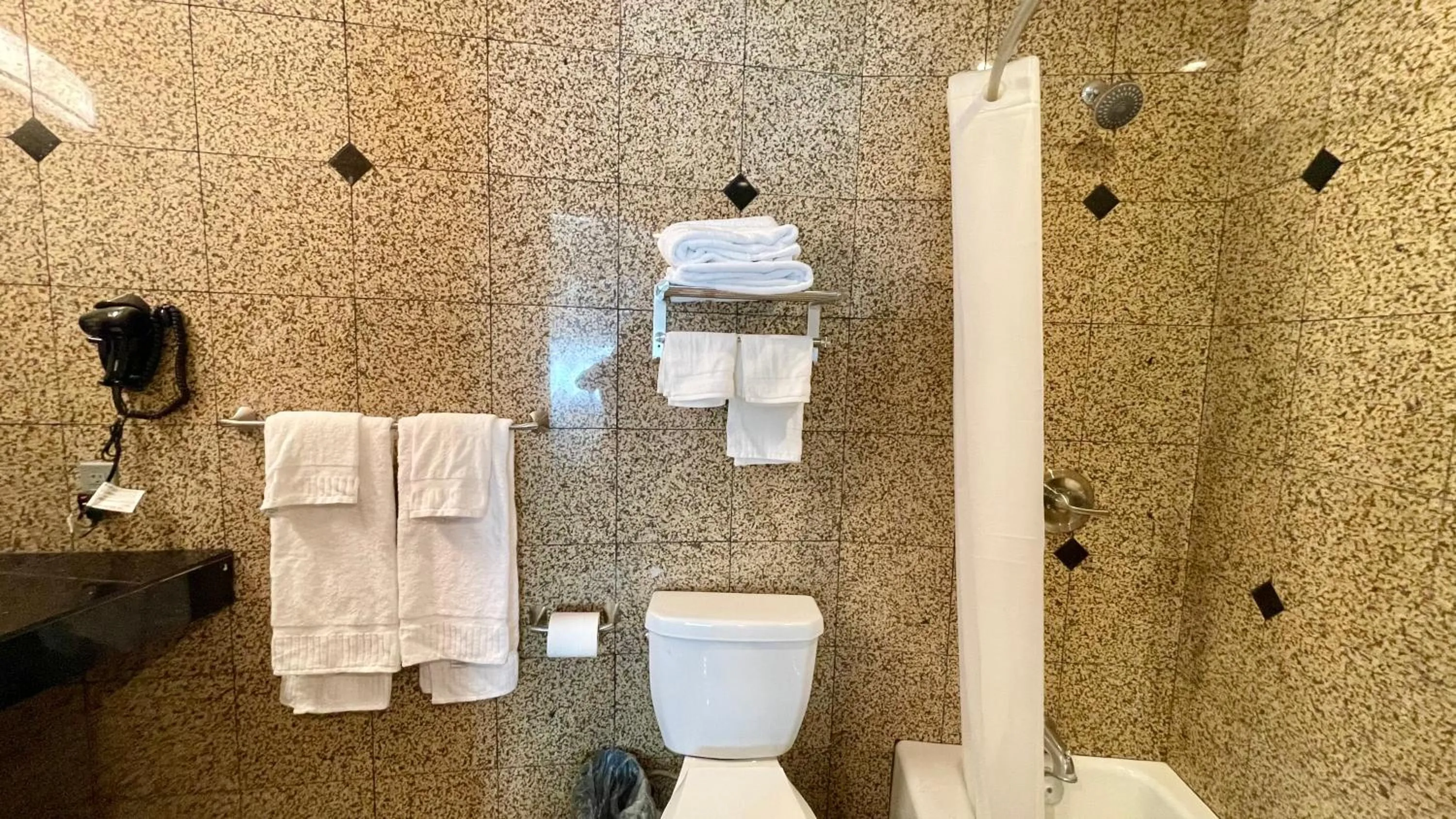 Shower in Quintessence ApartHotel