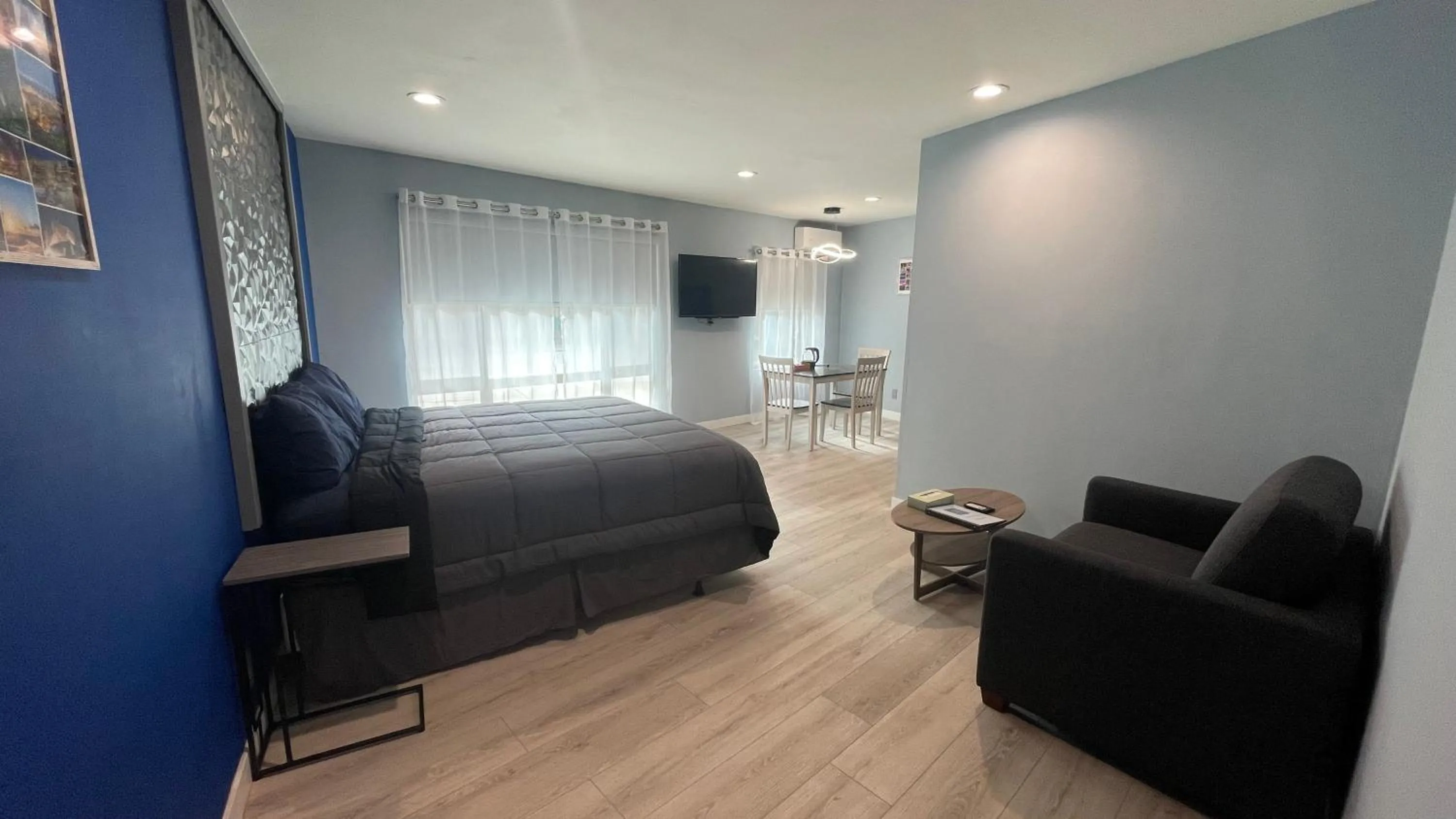 Bed in Quintessence ApartHotel