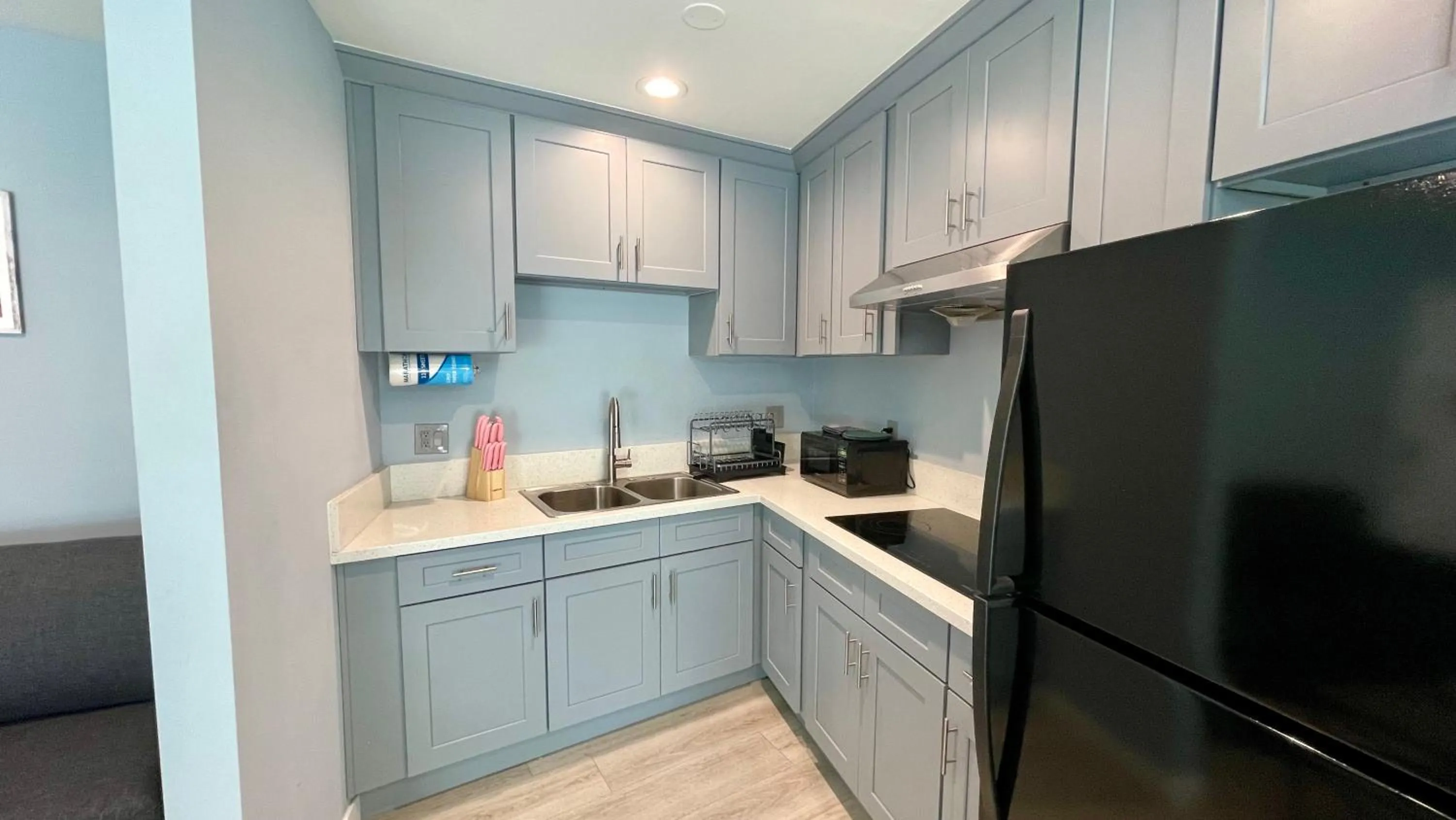 Kitchen or kitchenette in Quintessence ApartHotel