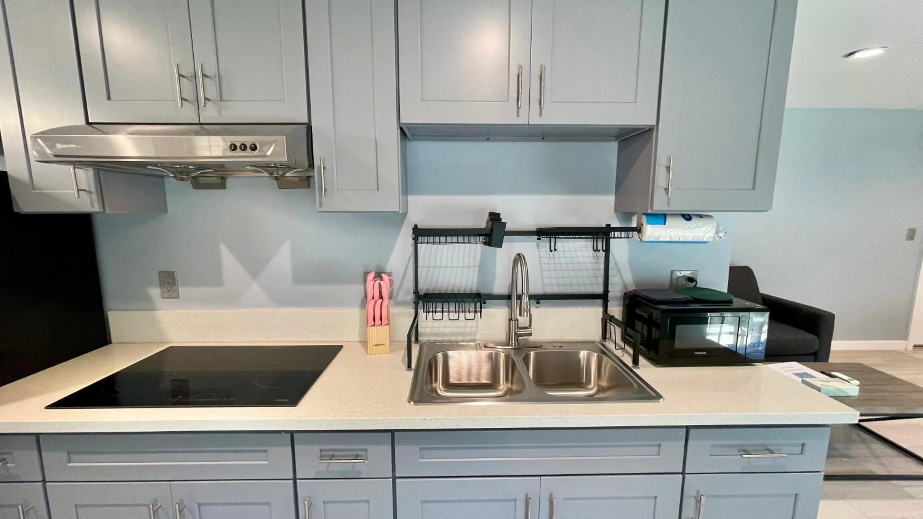 Kitchen or kitchenette in Quintessence ApartHotel