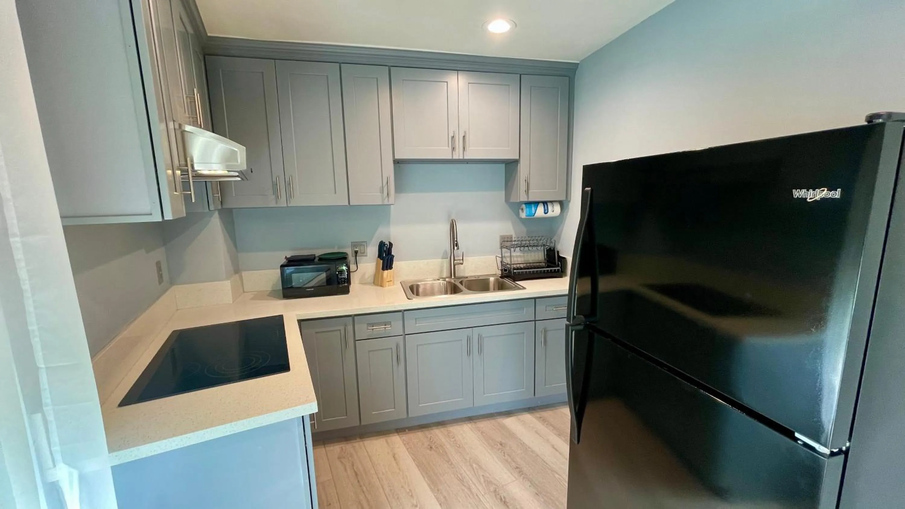 Kitchen or kitchenette in Quintessence ApartHotel