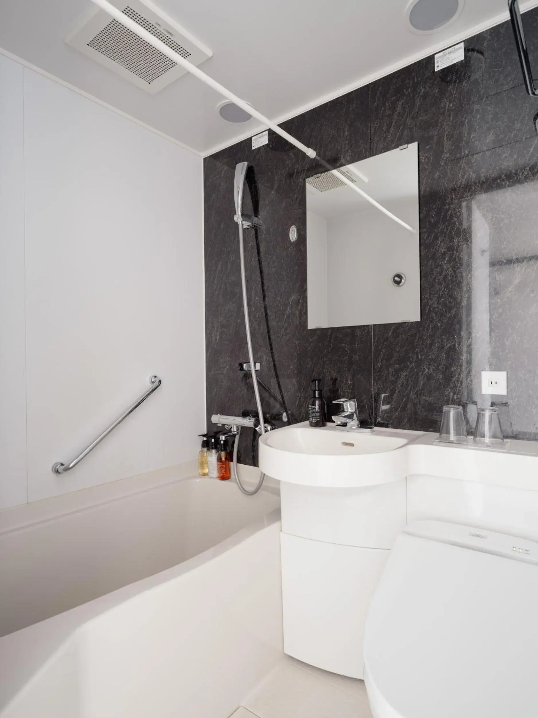 Deluxe Twin Room in Nest Hotel Tokyo Yaesu Deluxe Twin Room in Nest Hotel Tokyo Yaesu