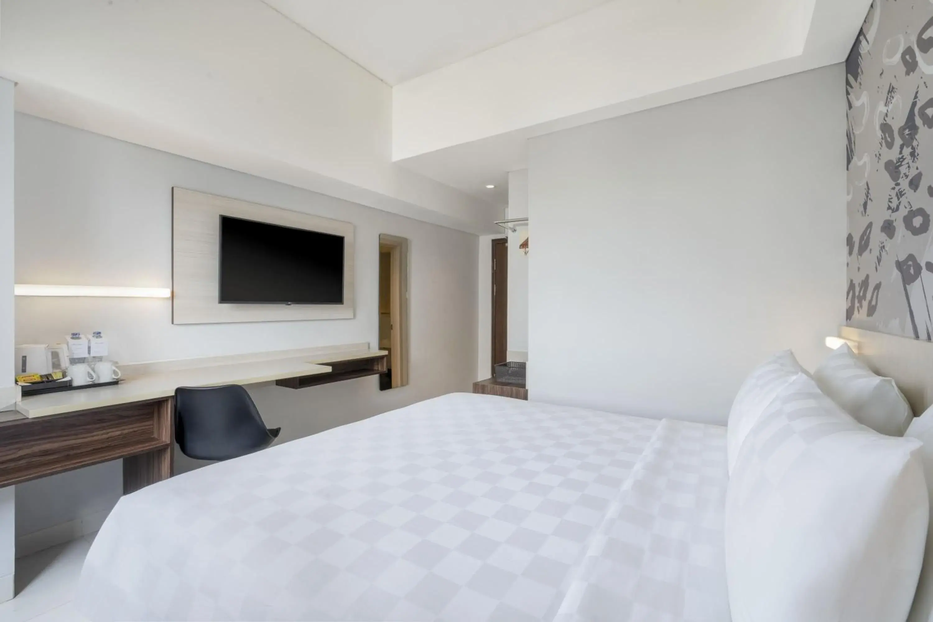 Bed in Swiss-Belexpress Cideng Bed in Swiss-Belexpress Cideng