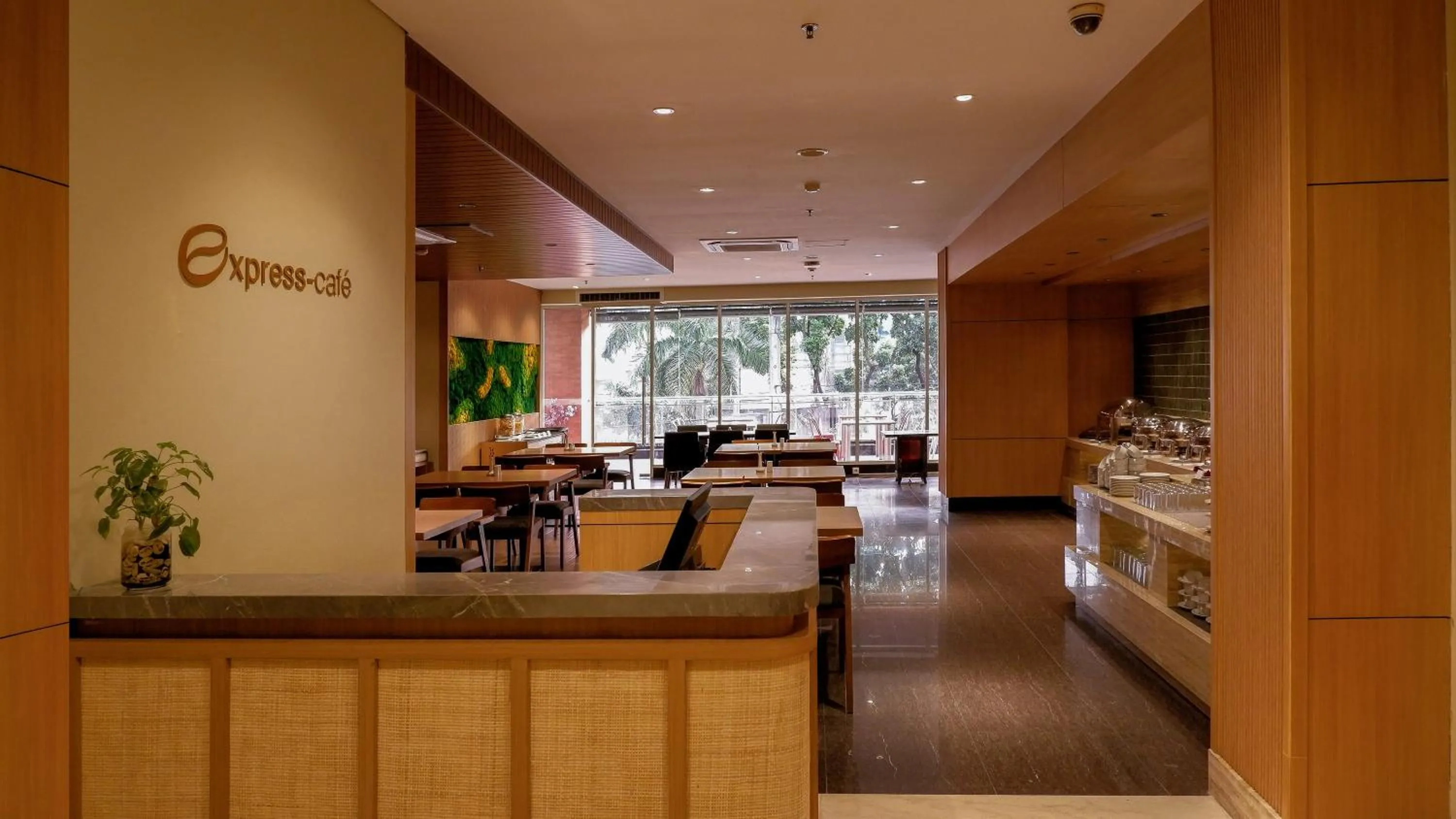 Restaurant/places to eat in Swiss-Belexpress Cideng