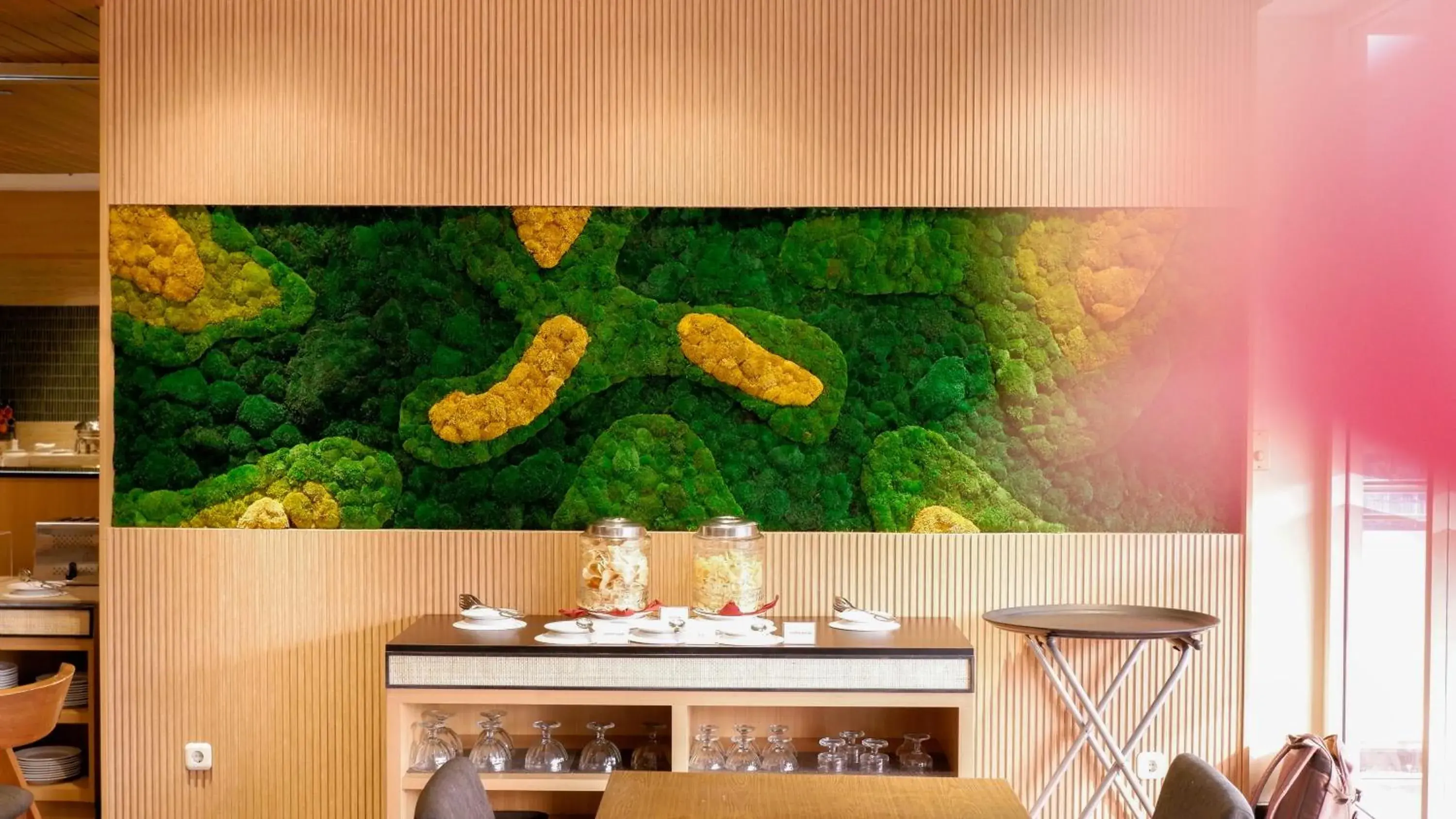 Restaurant/places to eat in Swiss-Belexpress Cideng Restaurant/places to eat in Swiss-Belexpress Cideng