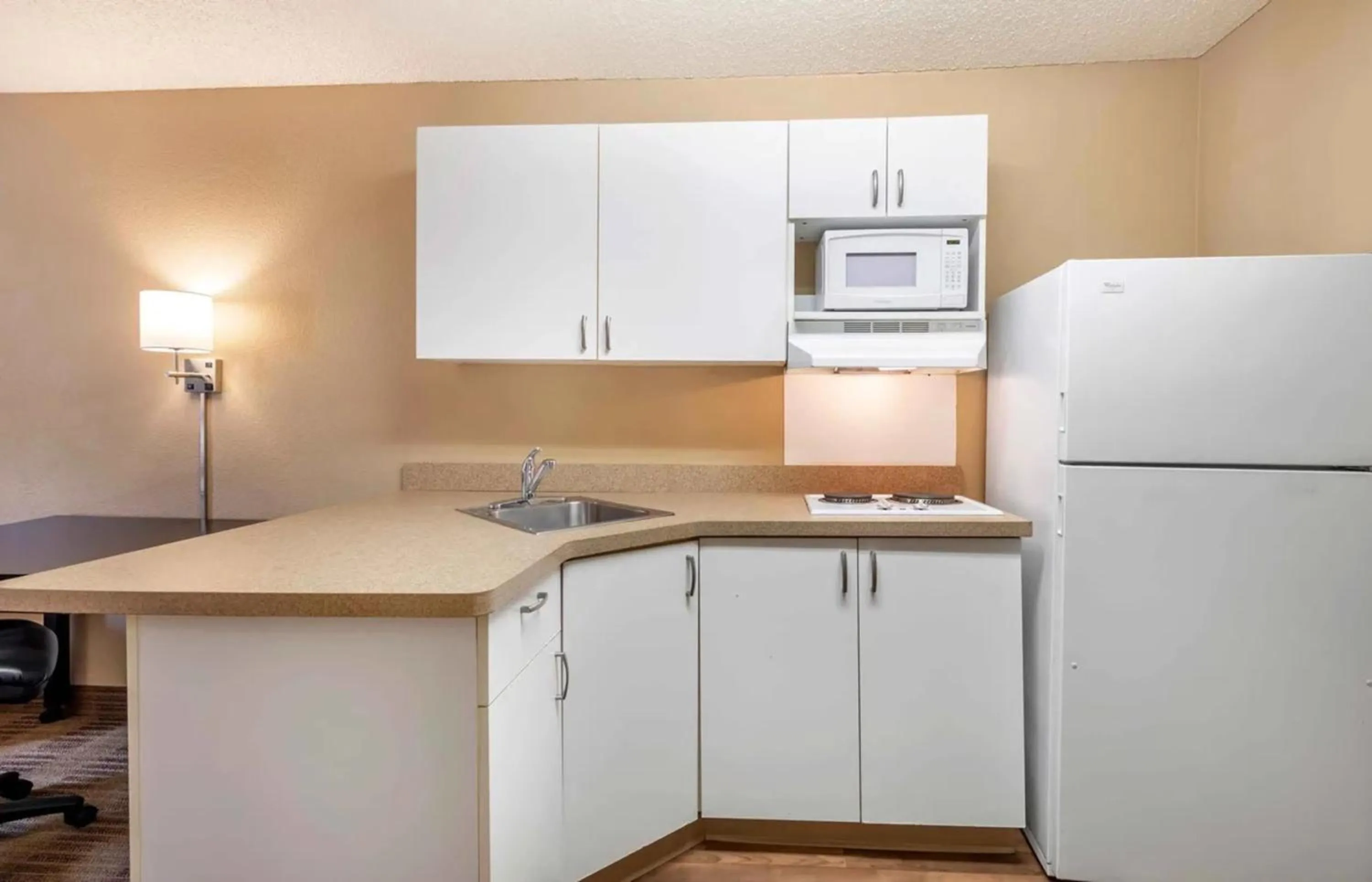 Kitchen or kitchenette in Relax Suites Extended Stay - La Mirada