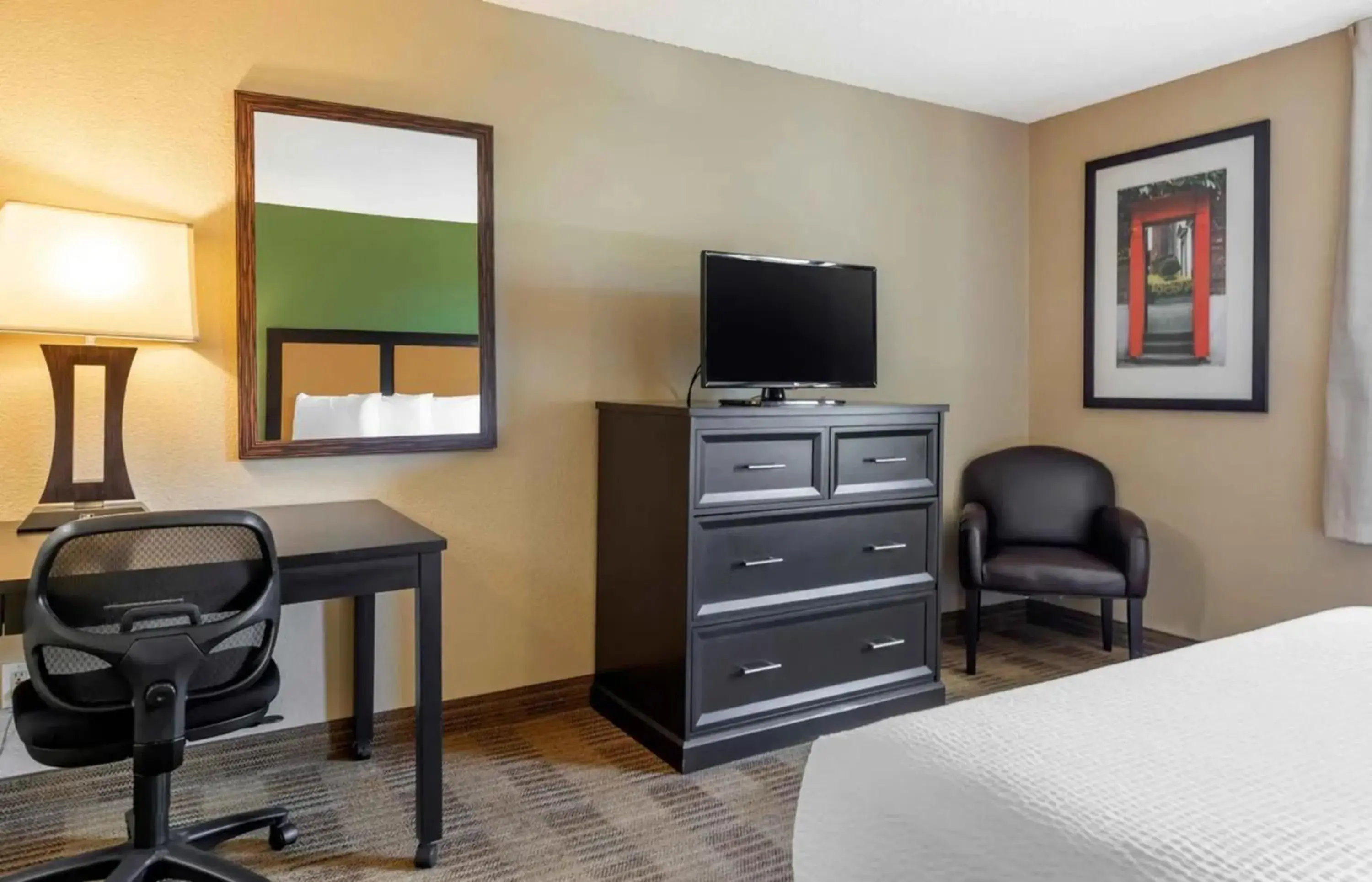 Queen Studio - Disability Access in Relax Suites Extended Stay - La Mirada Queen Studio - Disability Access in Relax Suites Extended Stay - La Mirada