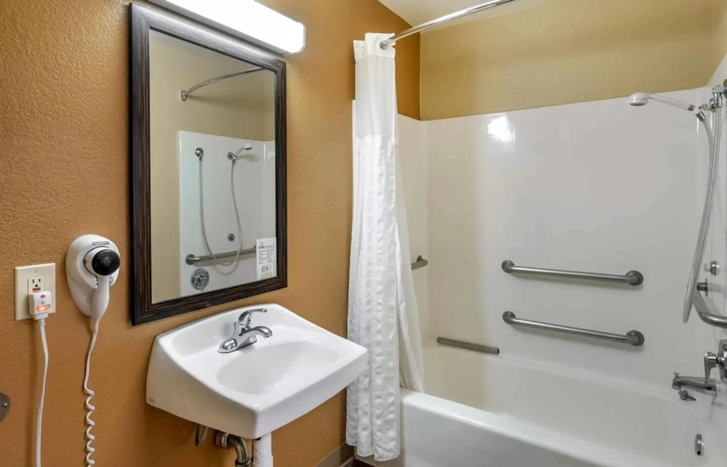 Queen Studio - Disability Access in Relax Suites Extended Stay - La Mirada Queen Studio - Disability Access in Relax Suites Extended Stay - La Mirada