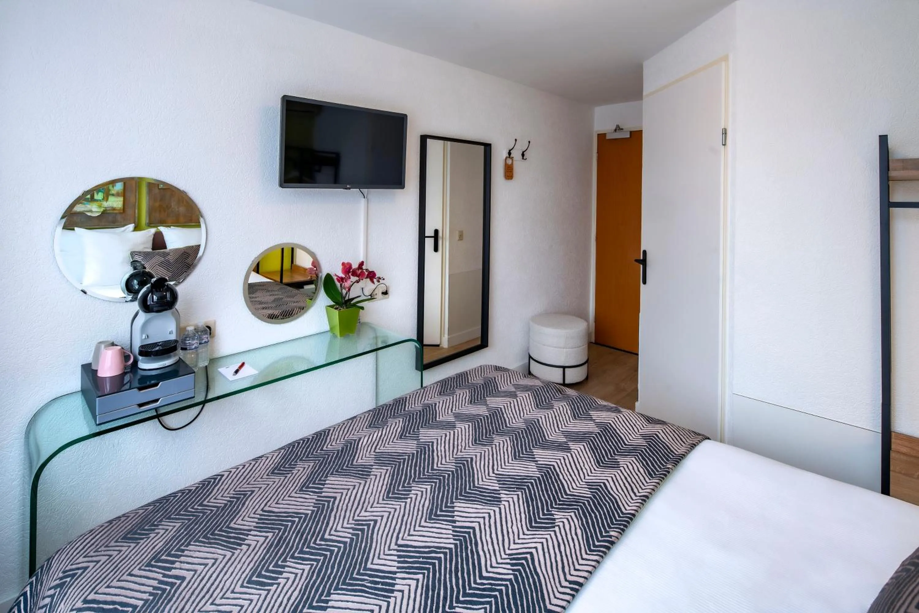 Bed in Jupiter Hotel