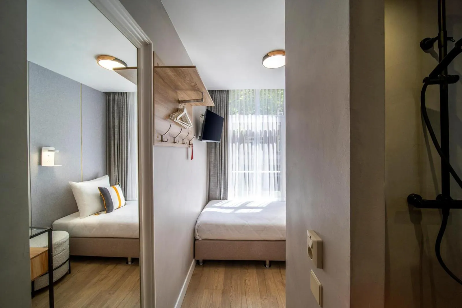 Bedroom, Bed in Jupiter Hotel