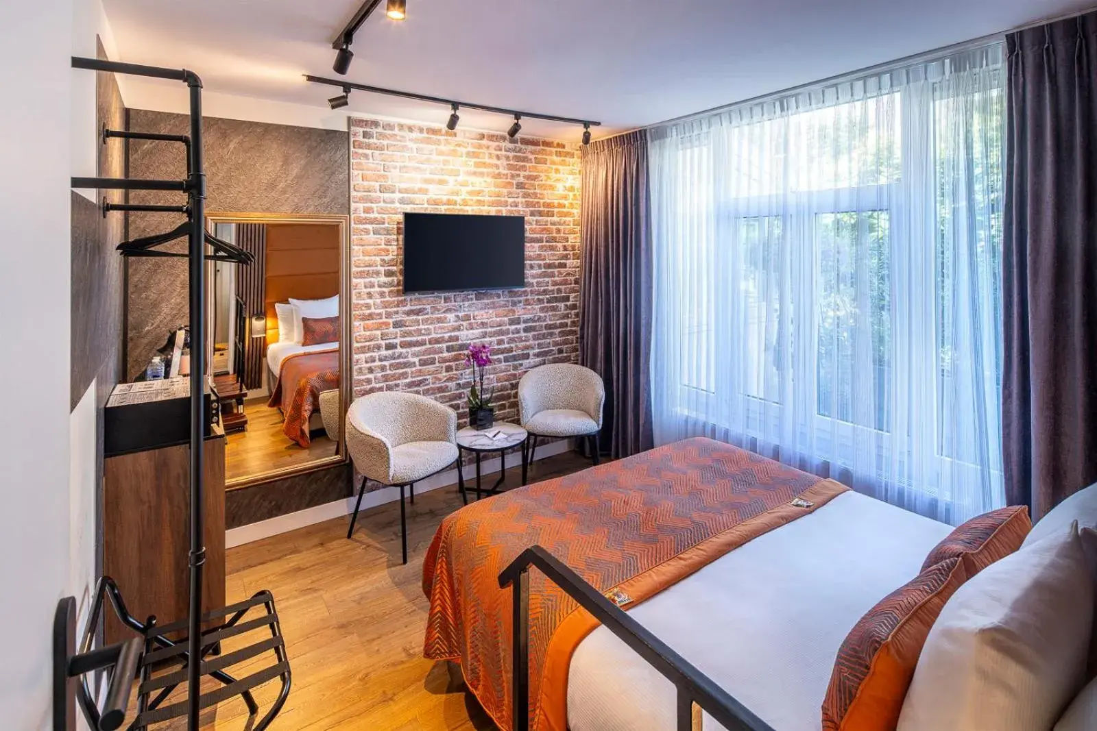 TV and multimedia, Bed in Jupiter Hotel TV and multimedia, Bed in Jupiter Hotel